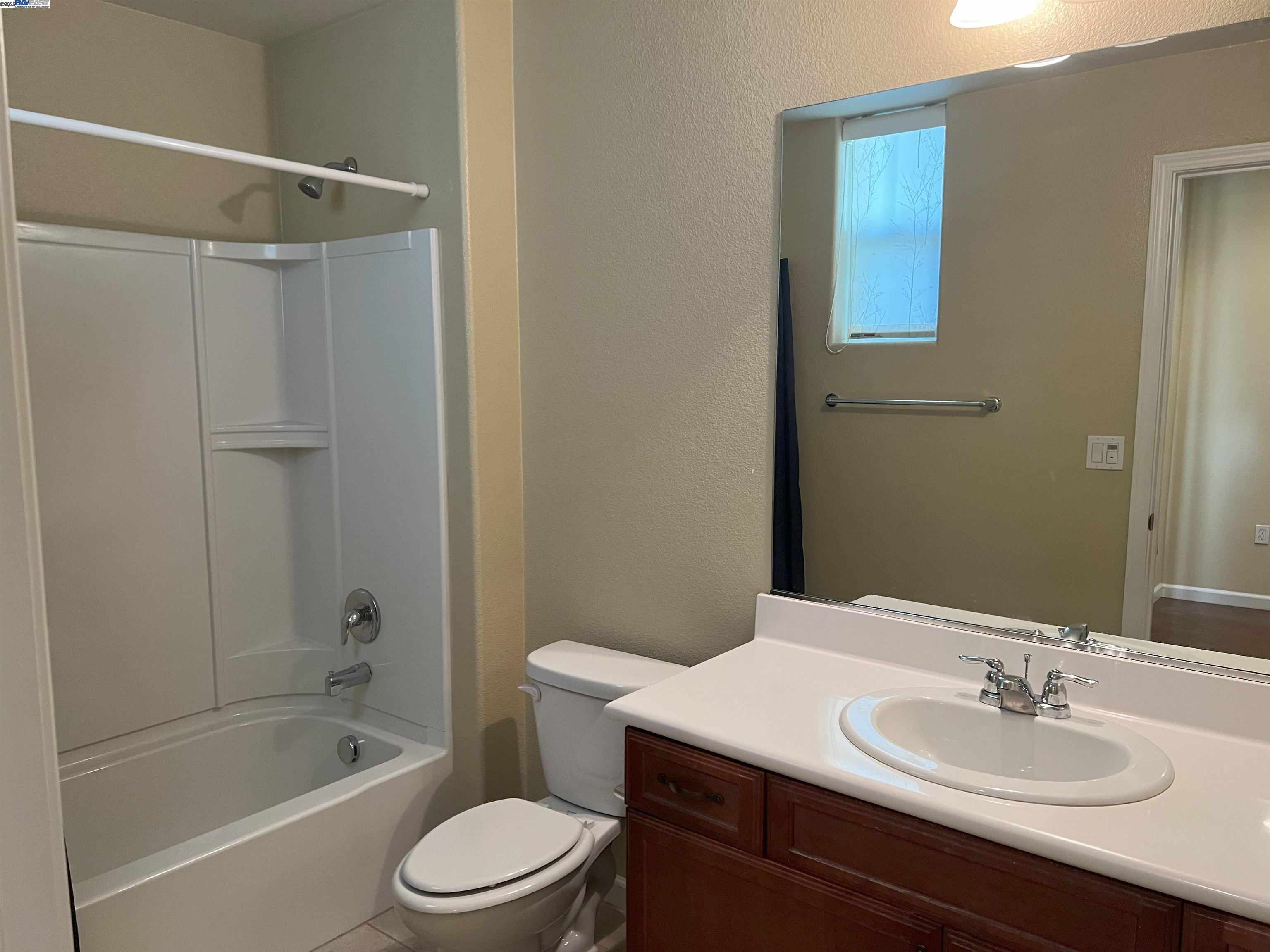 Detail Gallery Image 13 of 19 For 40827 Tomales Ter, Fremont,  CA 94538 - 4 Beds | 3/1 Baths