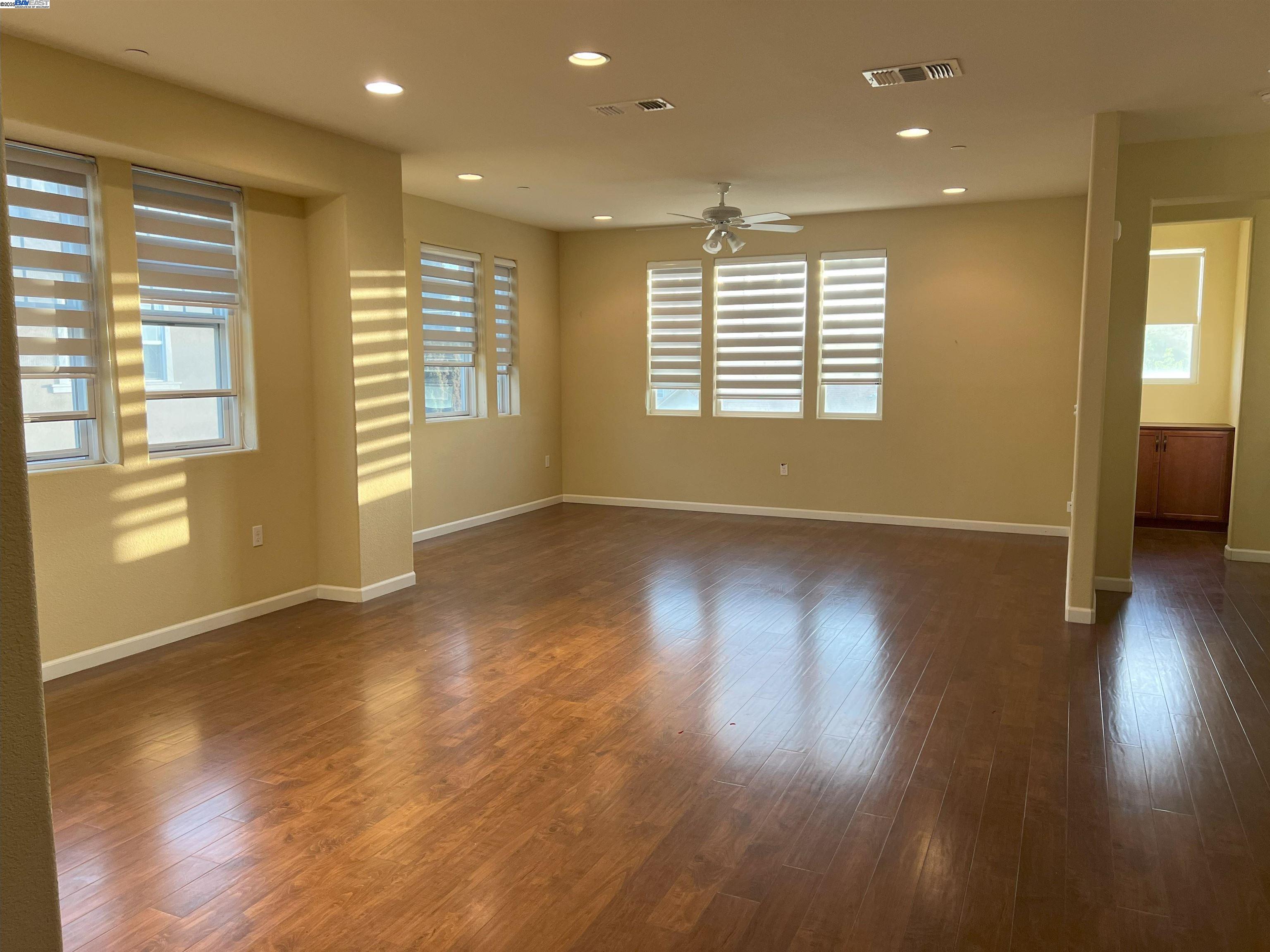 Detail Gallery Image 4 of 19 For 40827 Tomales Ter, Fremont,  CA 94538 - 4 Beds | 3/1 Baths