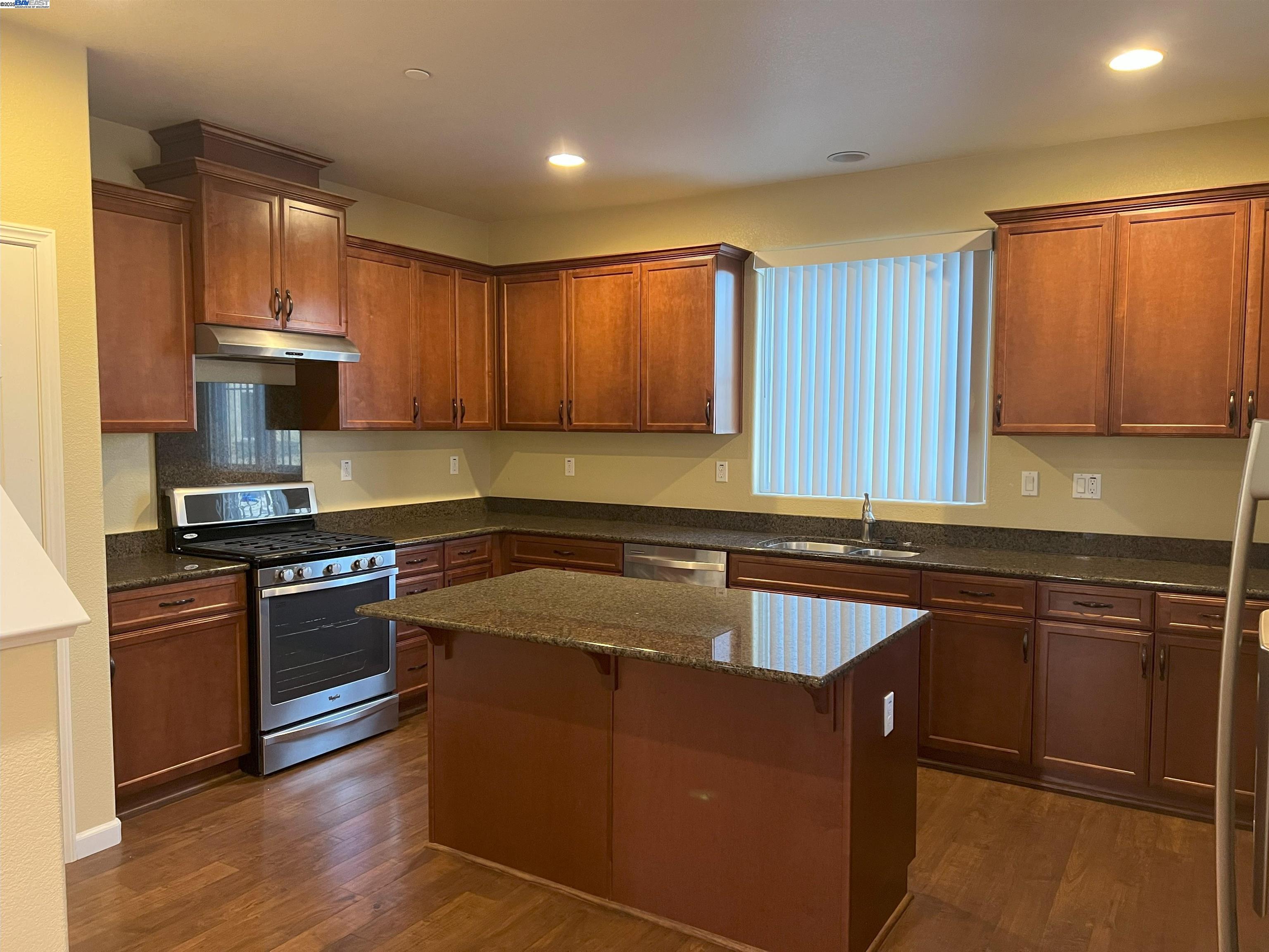 Detail Gallery Image 8 of 19 For 40827 Tomales Ter, Fremont,  CA 94538 - 4 Beds | 3/1 Baths