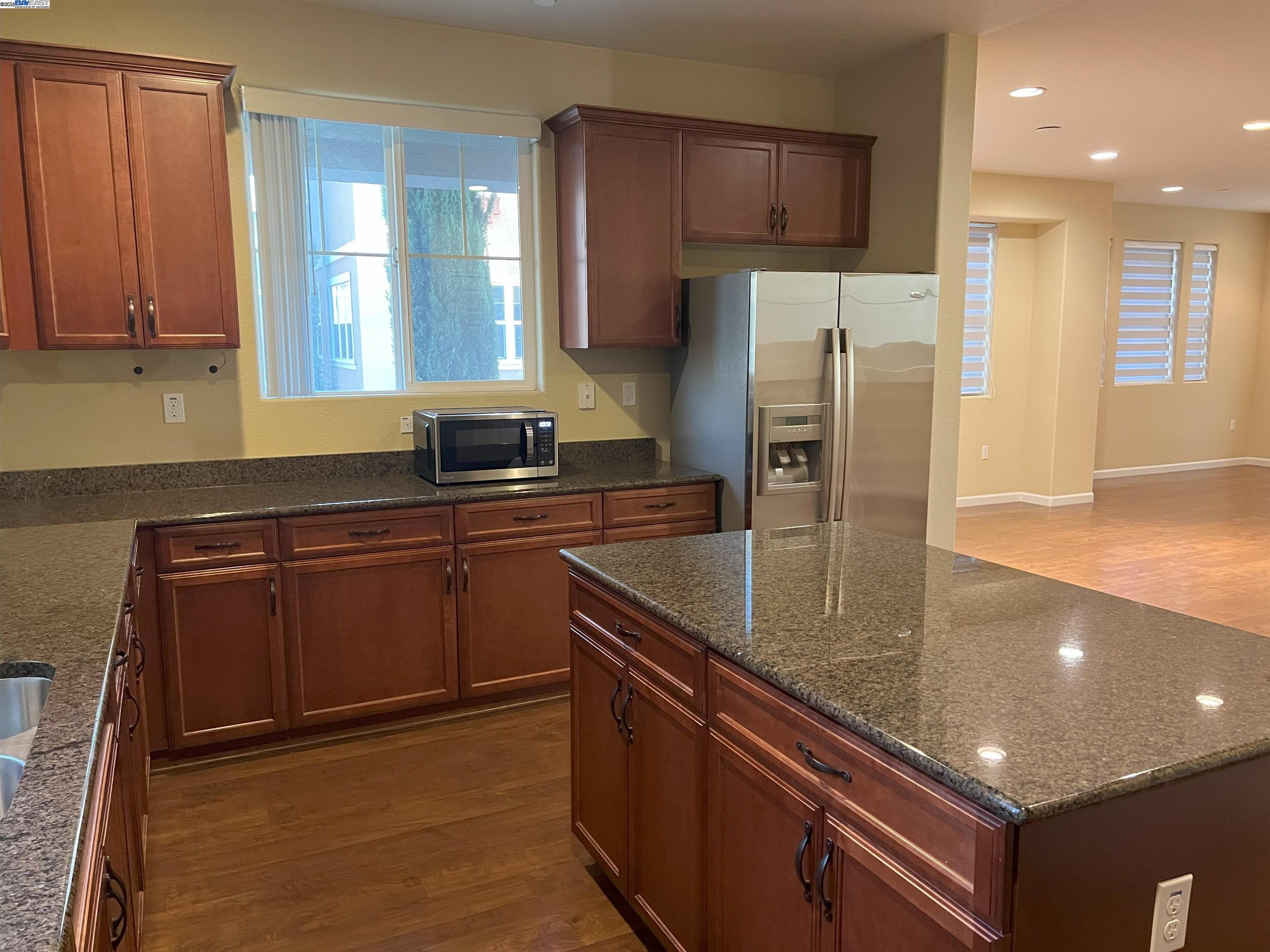 Detail Gallery Image 9 of 19 For 40827 Tomales Ter, Fremont,  CA 94538 - 4 Beds | 3/1 Baths