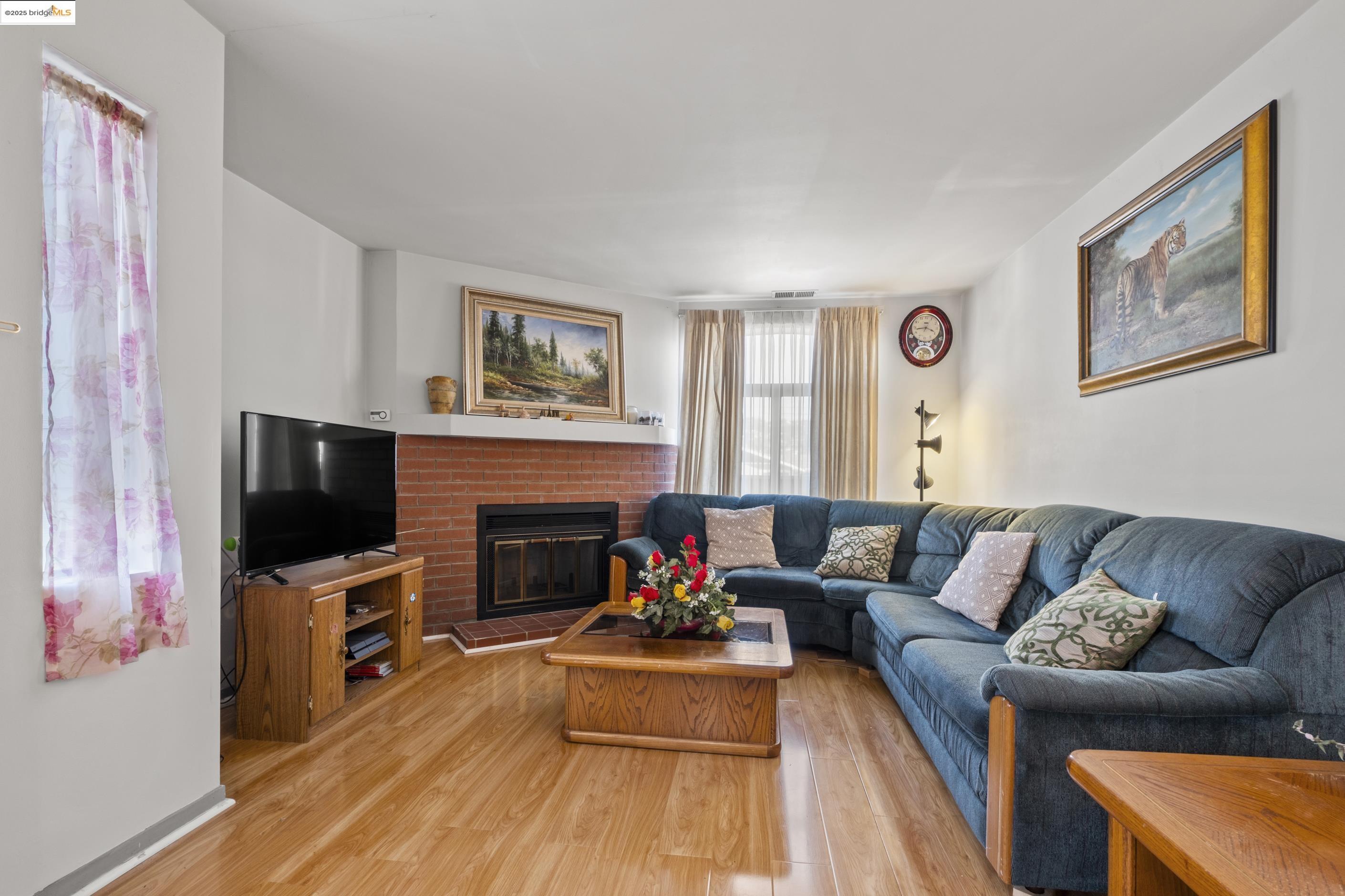 Photo #3: 41103508 Listing 