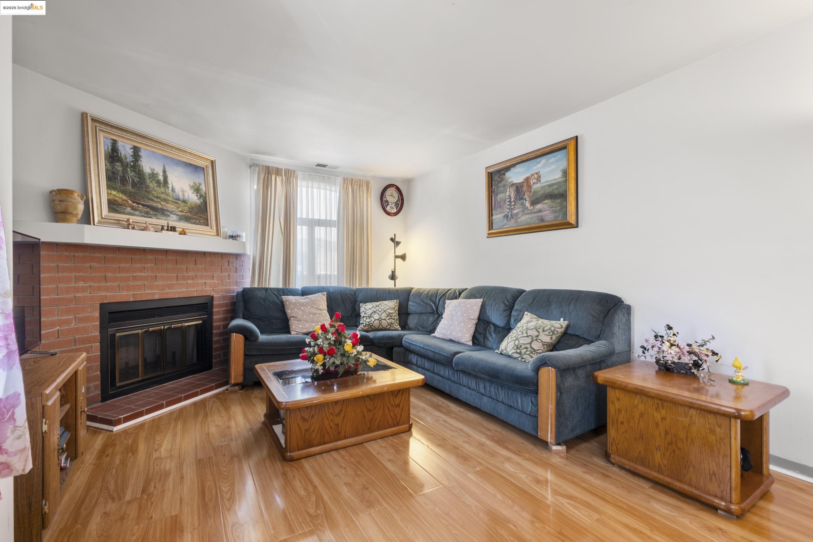 Photo #4: 41103508 Listing 