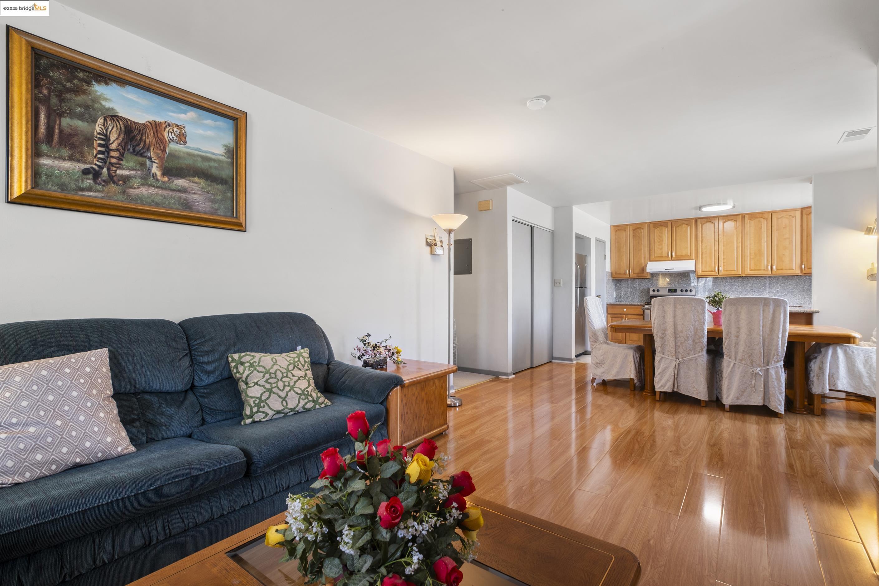 Photo #5: 41103508 Listing 