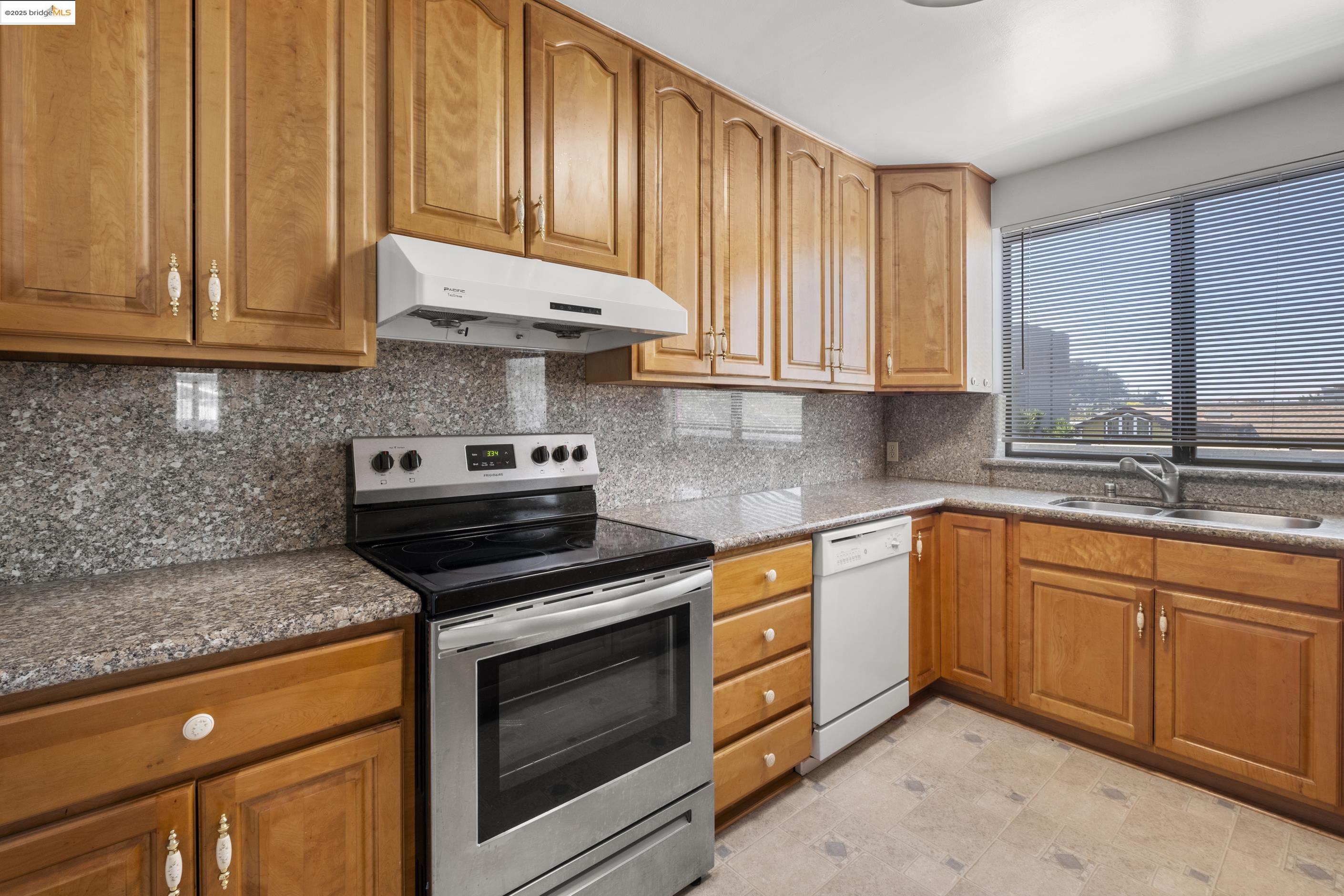 Photo #8: 41103508 Listing: Photo #8
