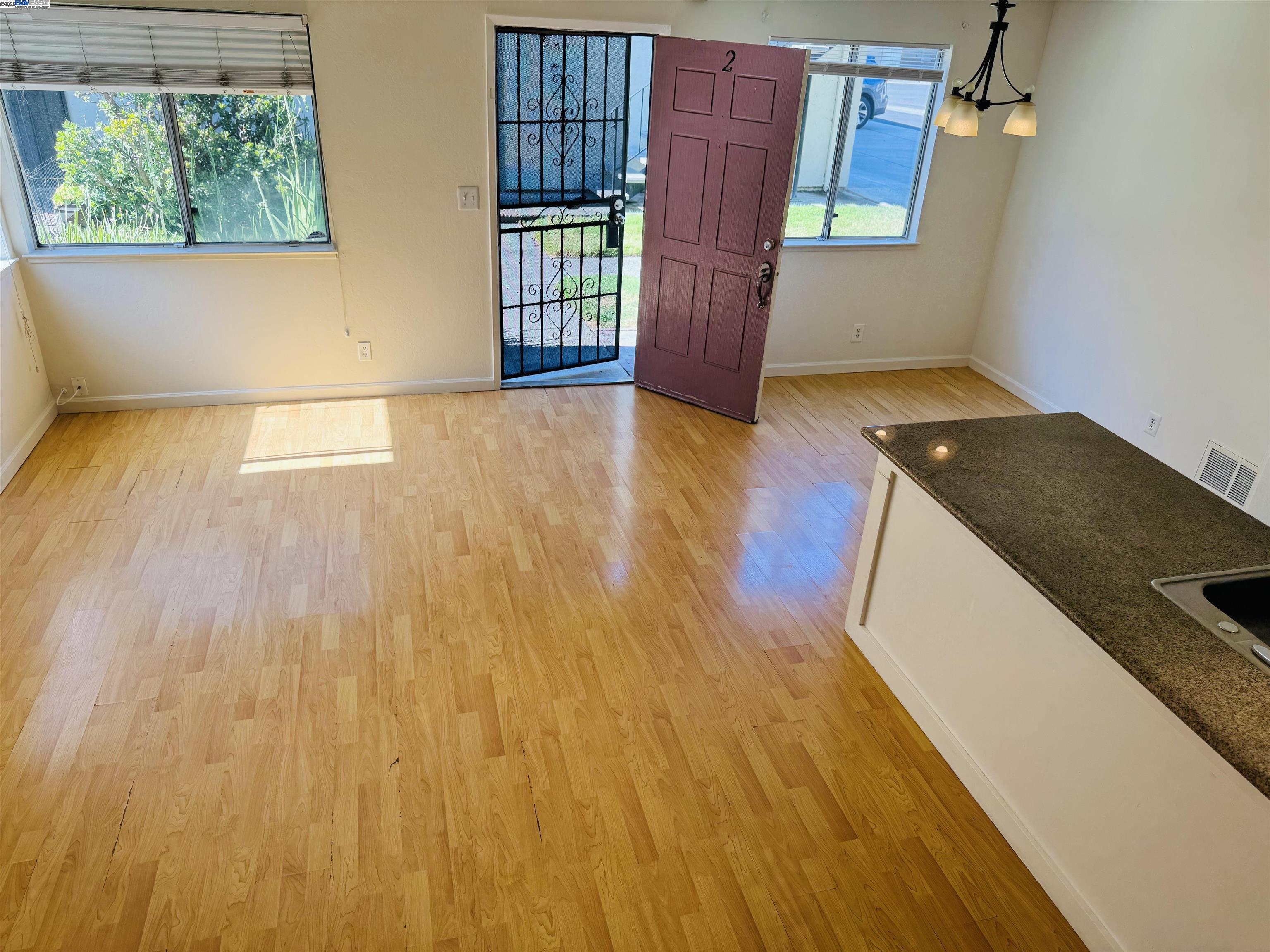 Photo #2: 41103510 Listing 