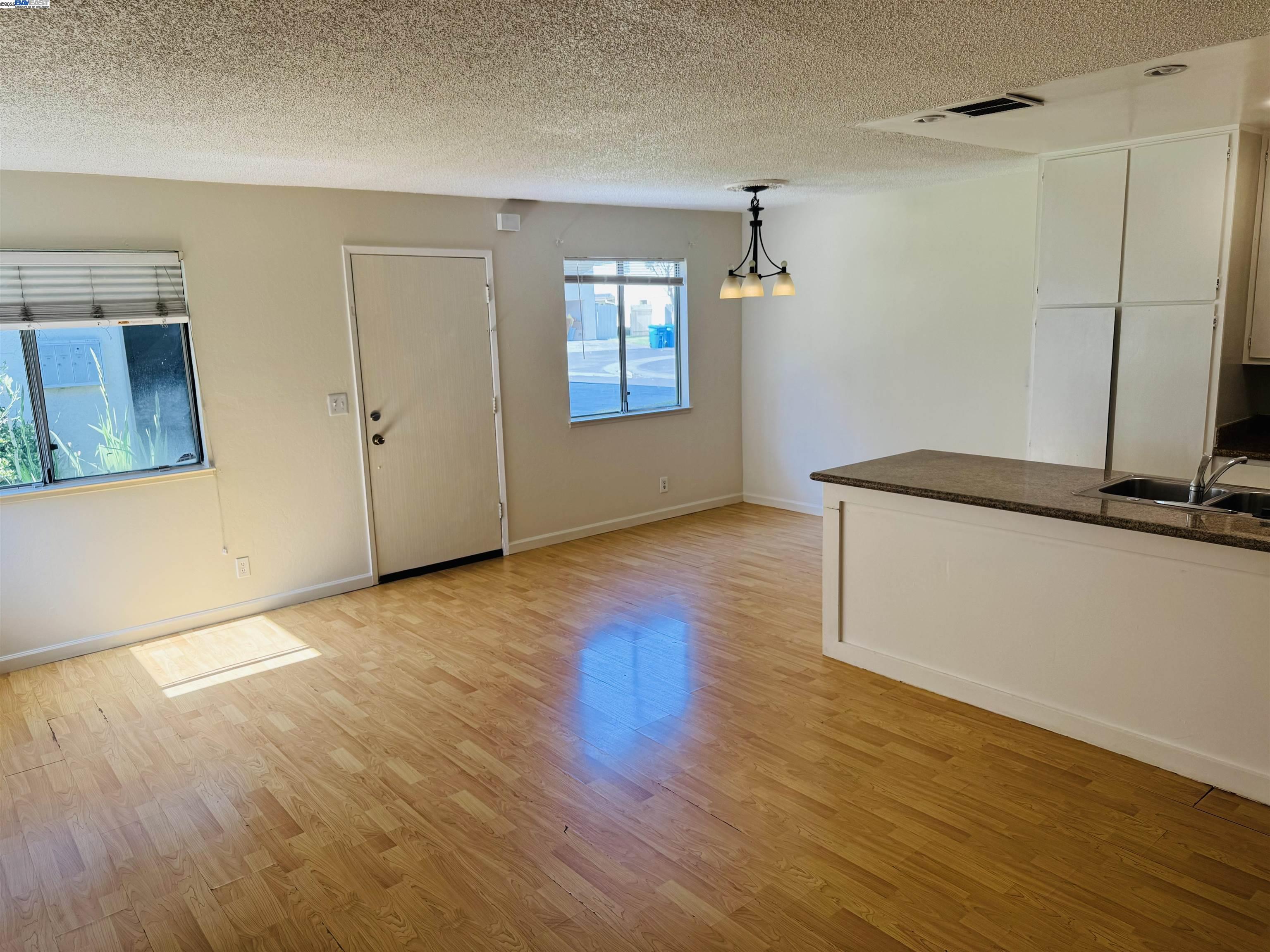 Photo #4: 41103510 Listing 