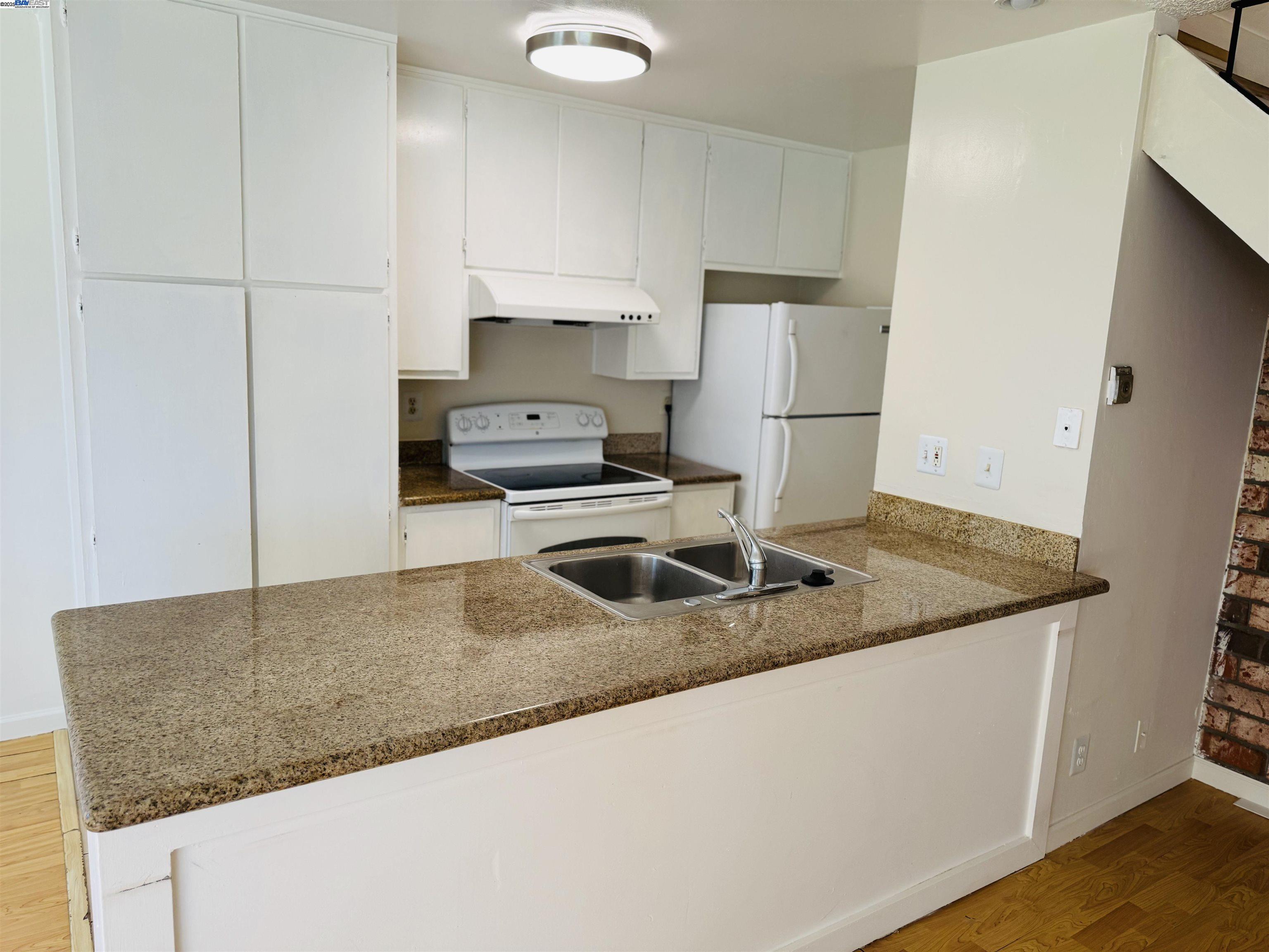 Photo #5: 41103510 Listing 