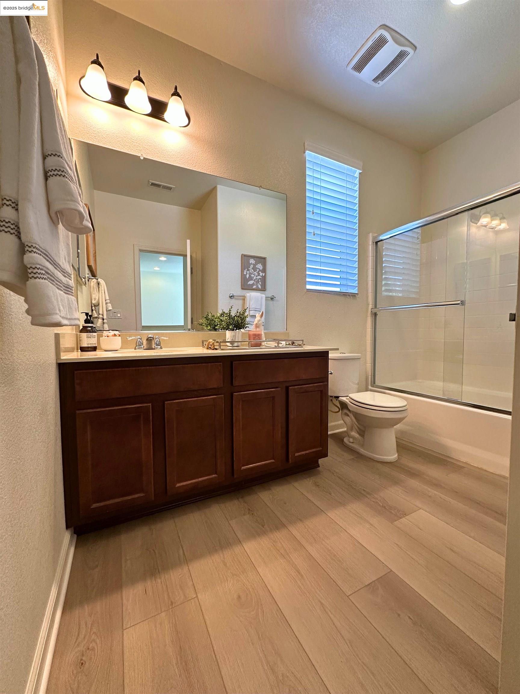 Detail Gallery Image 33 of 39 For 148 W Del Prado Ct, Mountain House,  CA 95391 - 4 Beds | 3 Baths