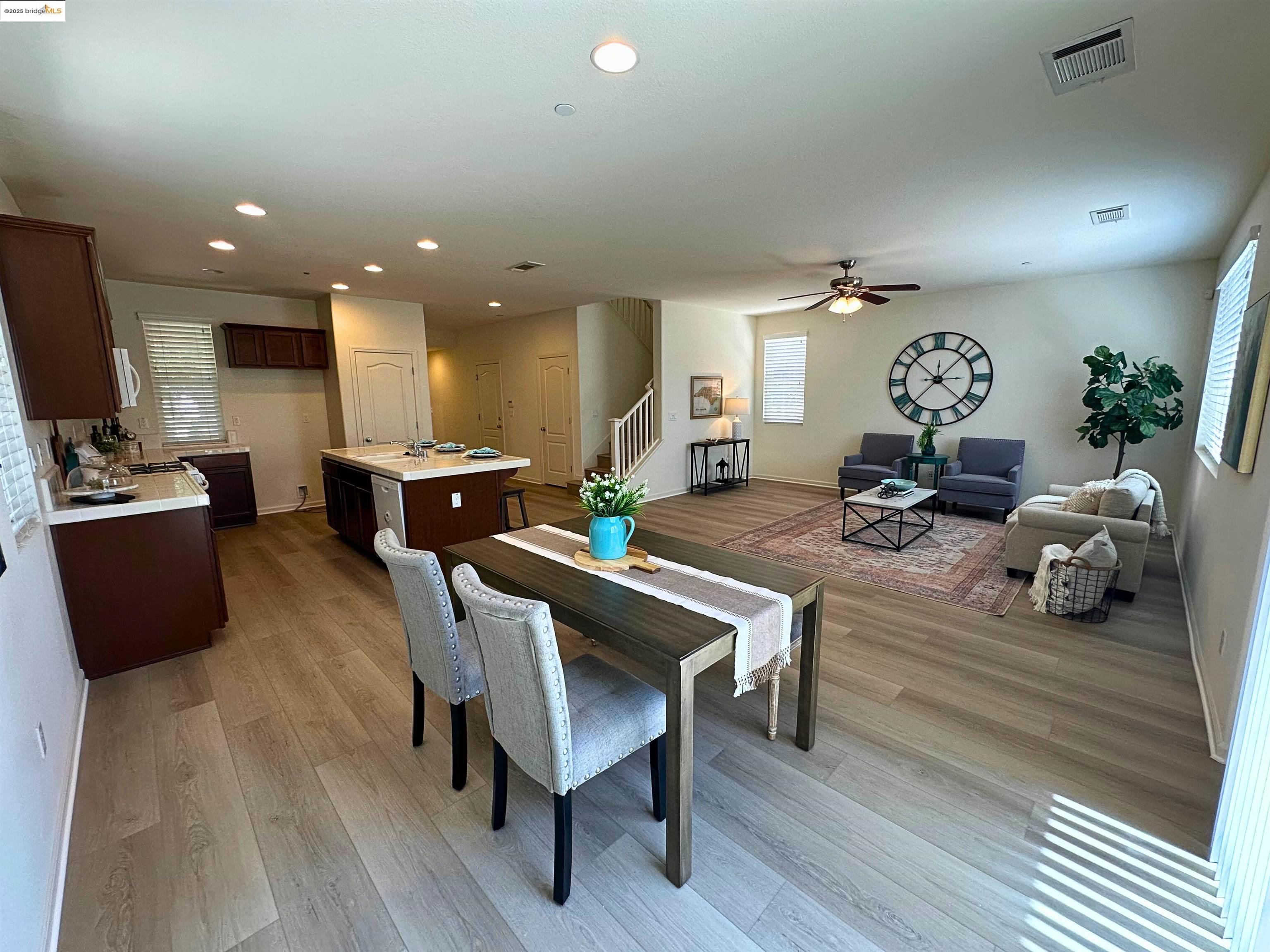 Detail Gallery Image 6 of 39 For 148 W Del Prado Ct, Mountain House,  CA 95391 - 4 Beds | 3 Baths