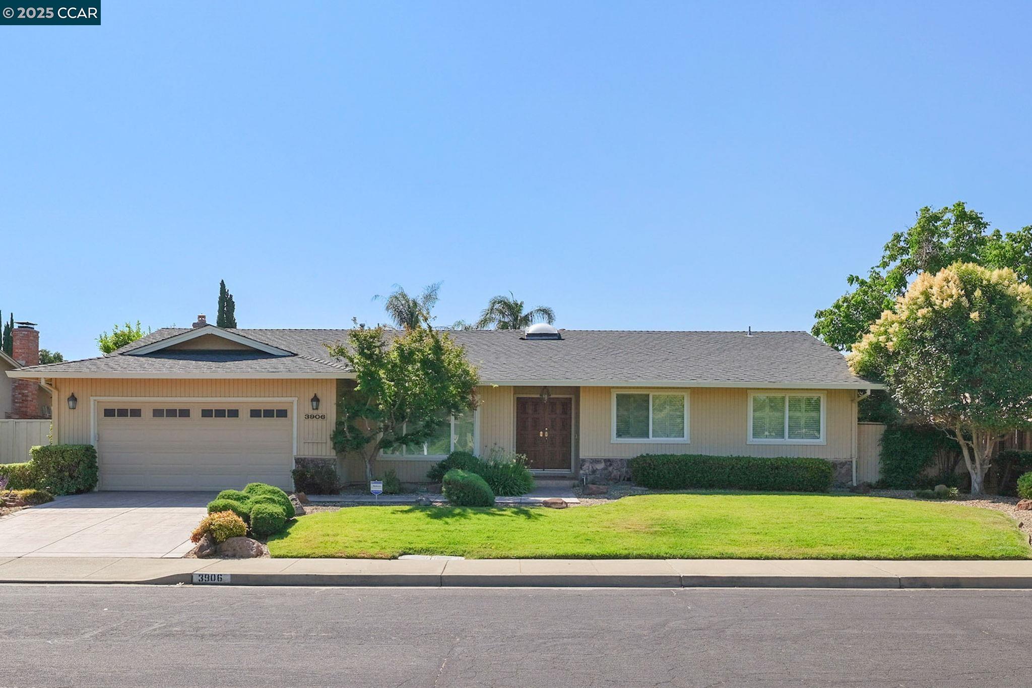 Detail Gallery Image 2 of 29 For 3906 Boatwright Dr, Concord,  CA 94519 - 3 Beds | 2 Baths