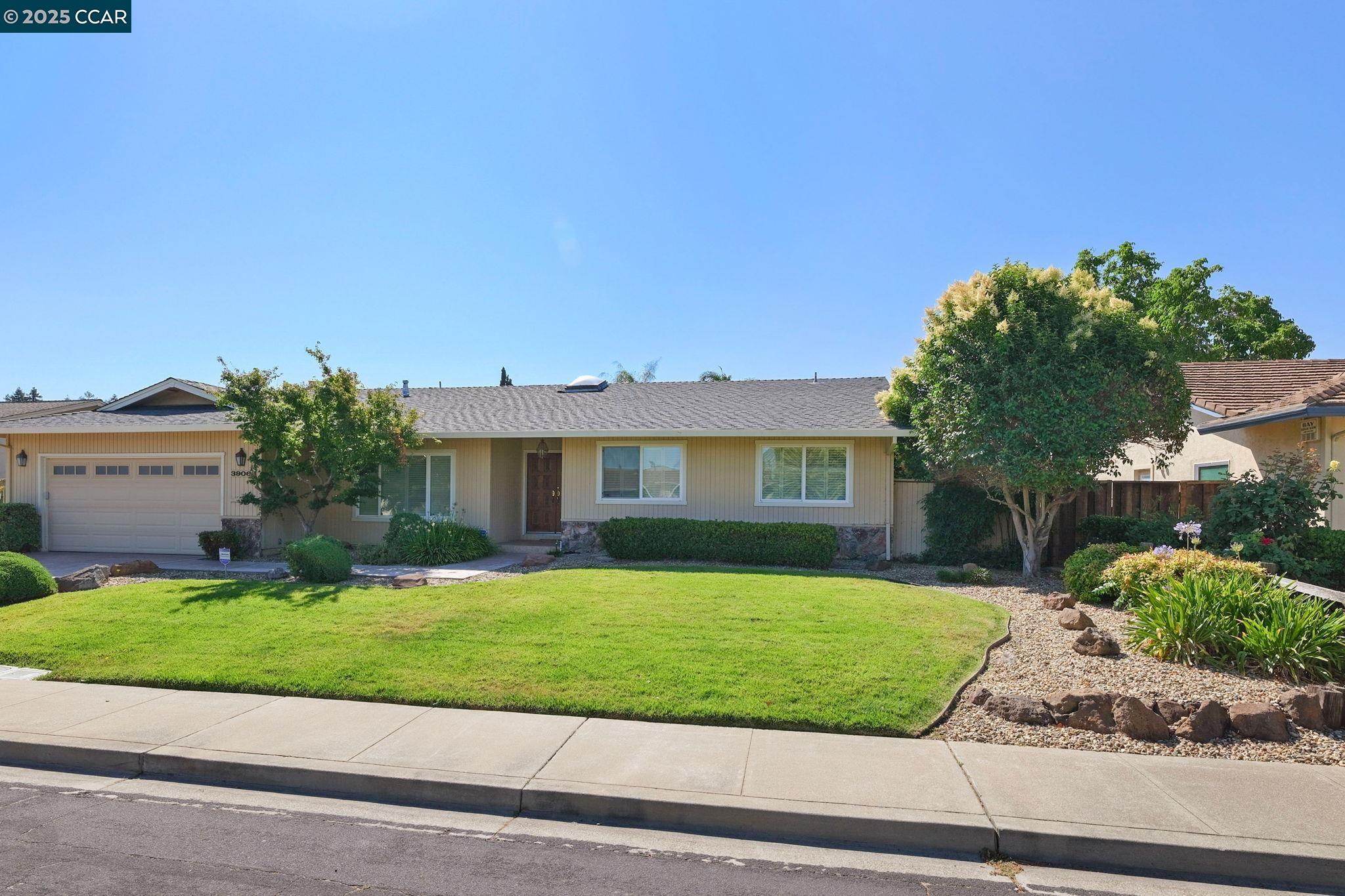 Detail Gallery Image 4 of 29 For 3906 Boatwright Dr, Concord,  CA 94519 - 3 Beds | 2 Baths