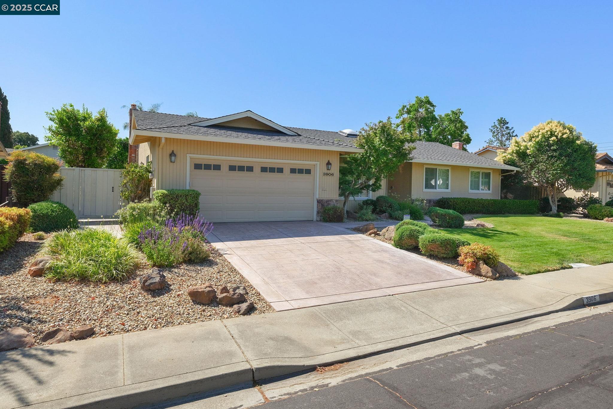 Detail Gallery Image 5 of 29 For 3906 Boatwright Dr, Concord,  CA 94519 - 3 Beds | 2 Baths
