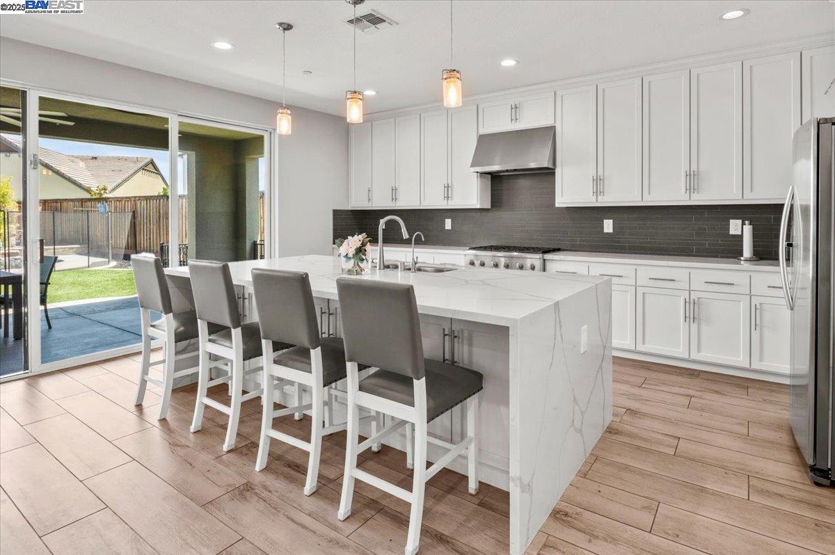 Detail Gallery Image 11 of 60 For 6832 Spanner Ct, Tracy,  CA 95377 - 5 Beds | 3/1 Baths