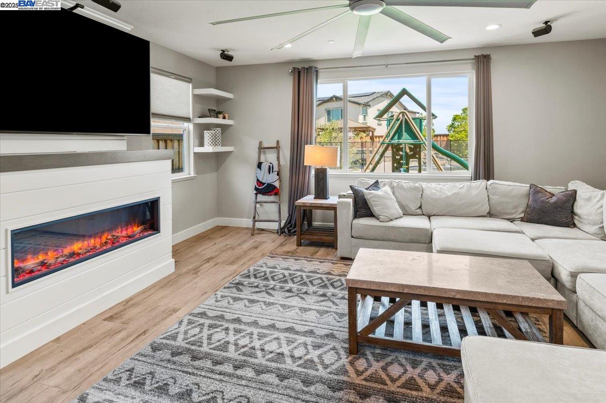 Detail Gallery Image 6 of 60 For 6832 Spanner Ct, Tracy,  CA 95377 - 5 Beds | 3/1 Baths