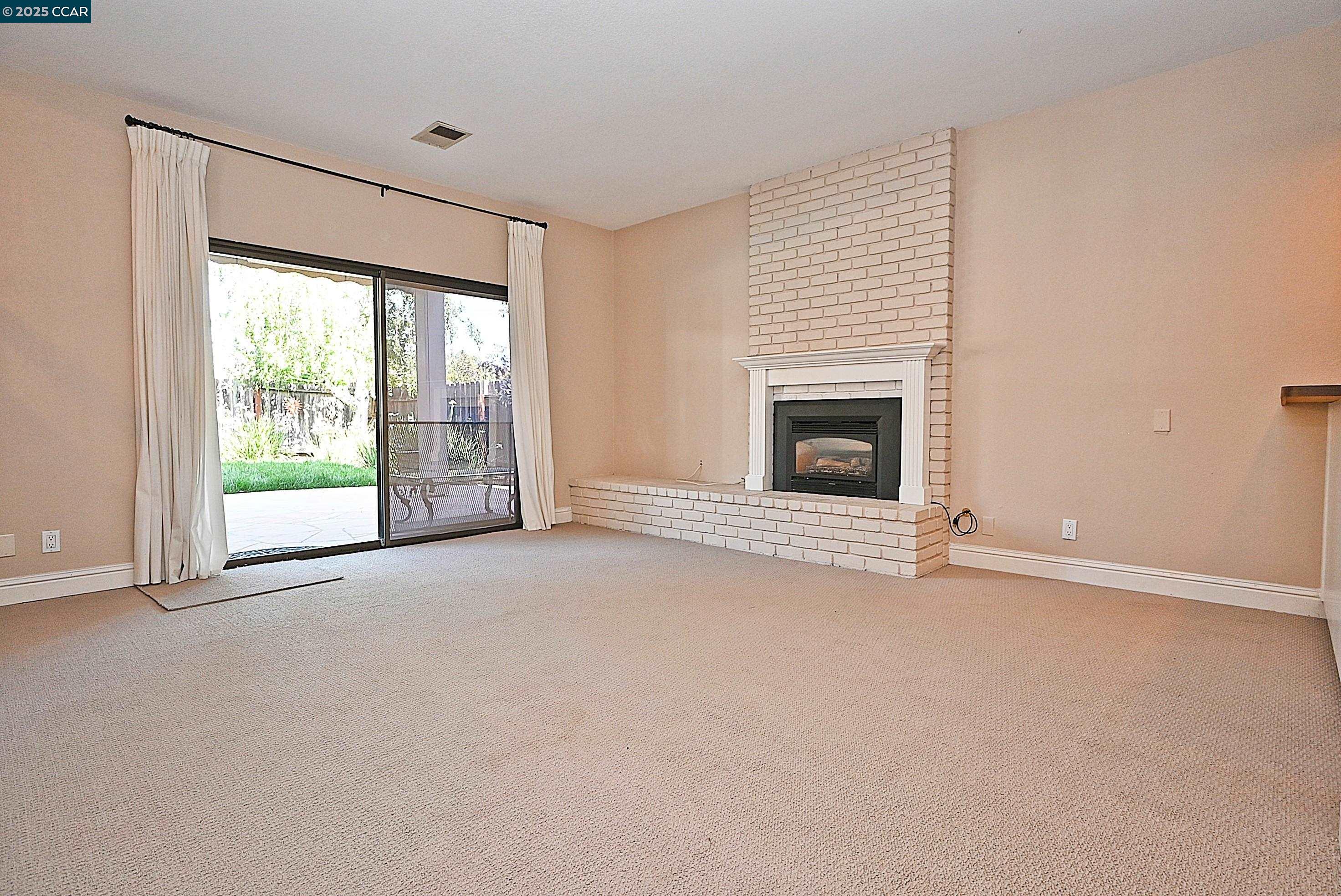 933 Meadowvale Ct, Martinez, California 94553, 4 Bedrooms Bedrooms, 10 Rooms Rooms,2 BathroomsBathrooms,Residential Lease,For Rent,933 Meadowvale Ct,41103517