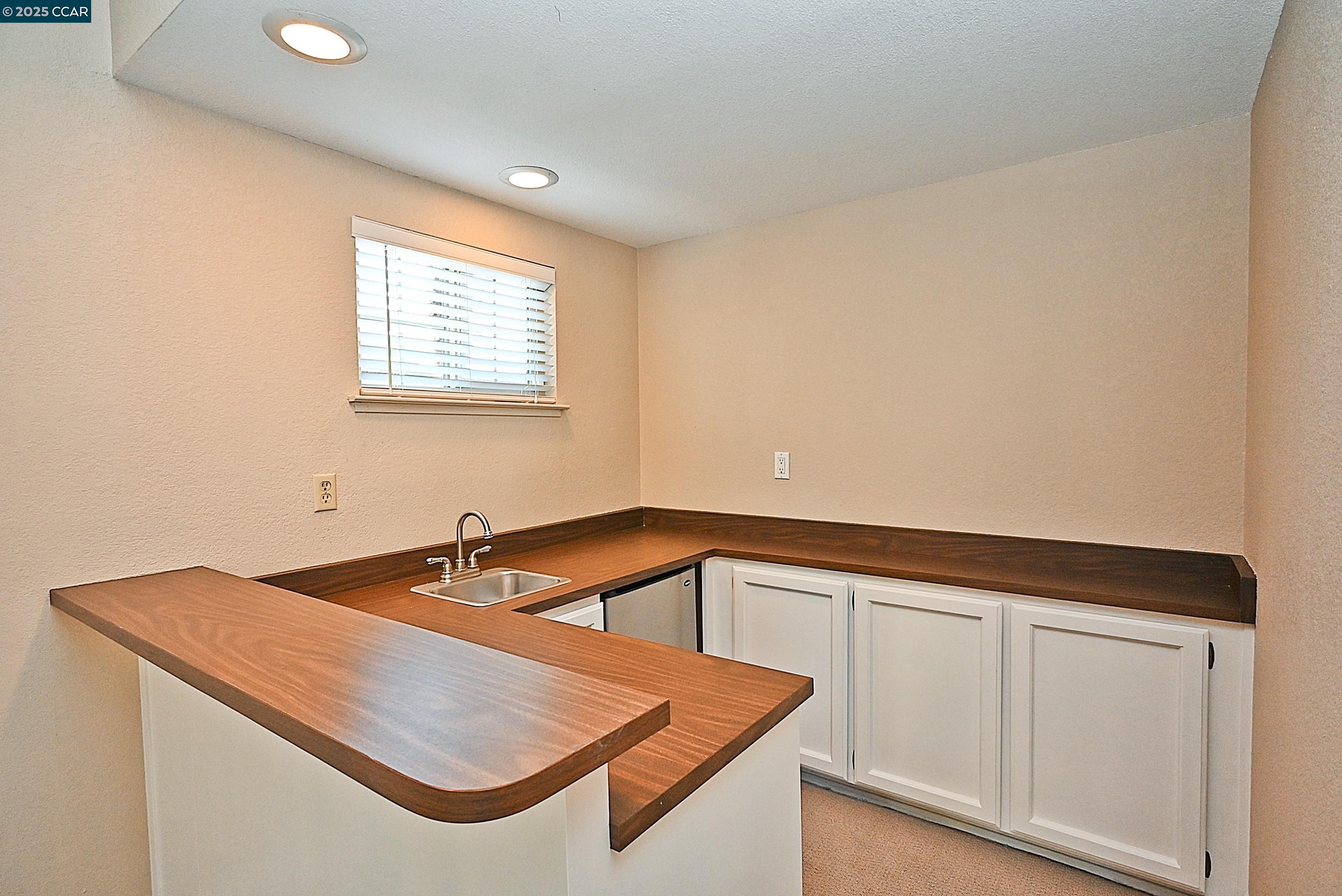 933 Meadowvale Ct, Martinez, California 94553, 4 Bedrooms Bedrooms, 10 Rooms Rooms,2 BathroomsBathrooms,Residential Lease,For Rent,933 Meadowvale Ct,41103517