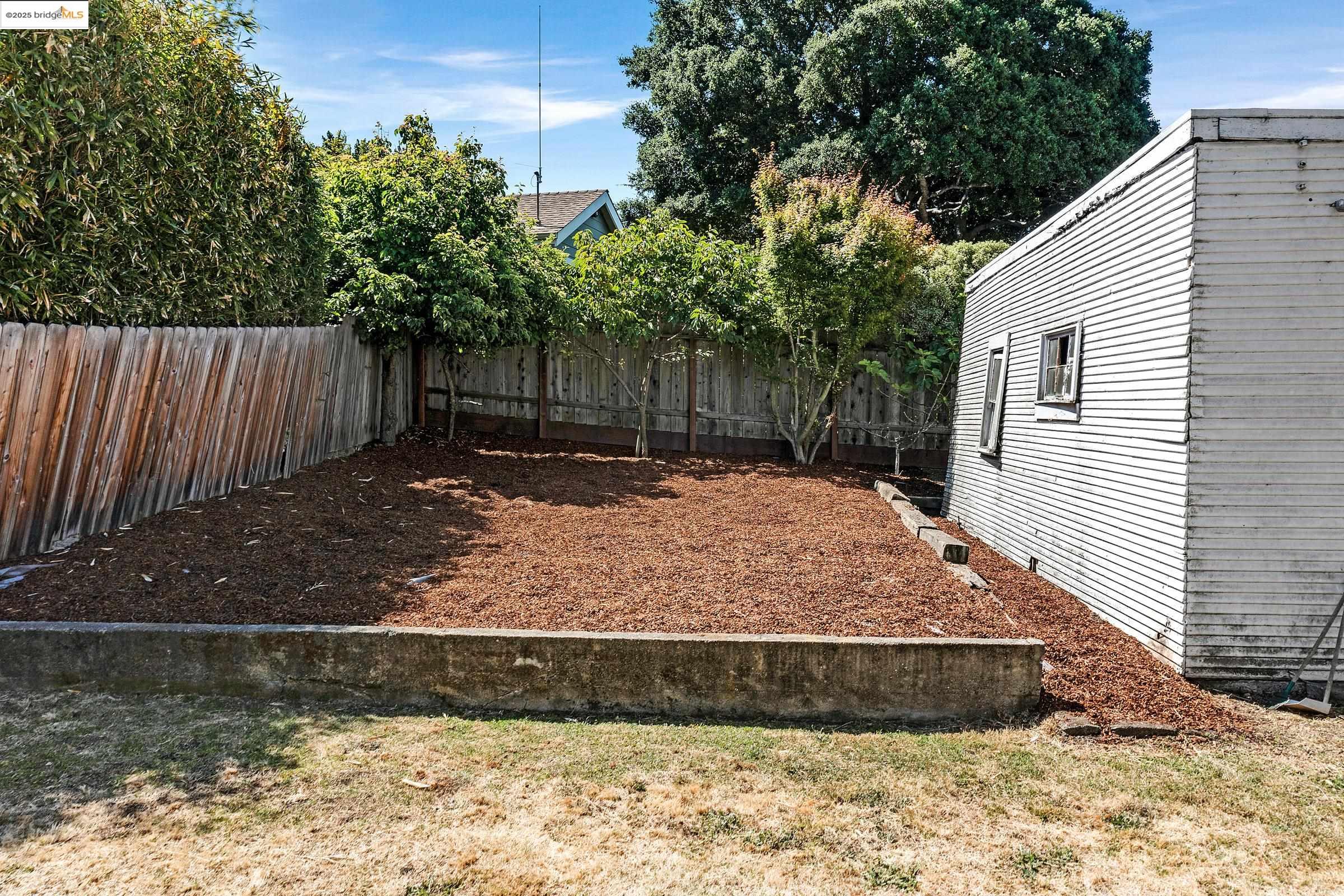 Detail Gallery Image 15 of 50 For 1502 Marin Ave, Albany,  CA 94706 - 2 Beds | 1 Baths