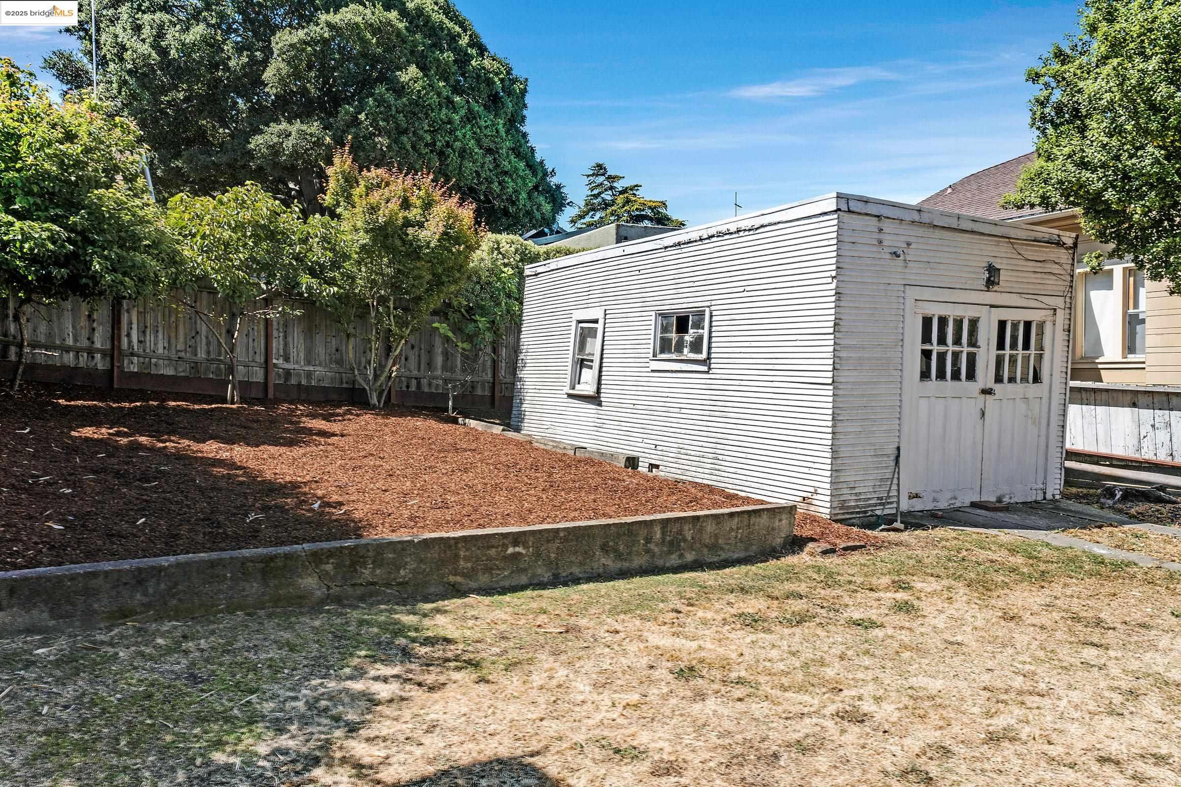 Detail Gallery Image 16 of 50 For 1502 Marin Ave, Albany,  CA 94706 - 2 Beds | 1 Baths