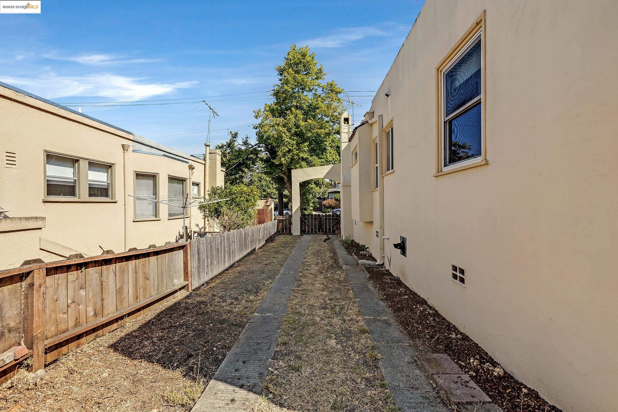Detail Gallery Image 24 of 50 For 1502 Marin Ave, Albany,  CA 94706 - 2 Beds | 1 Baths