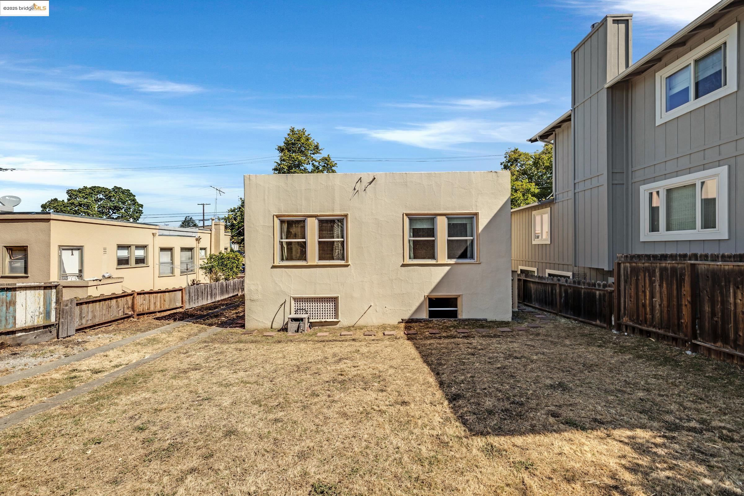 Detail Gallery Image 28 of 50 For 1502 Marin Ave, Albany,  CA 94706 - 2 Beds | 1 Baths