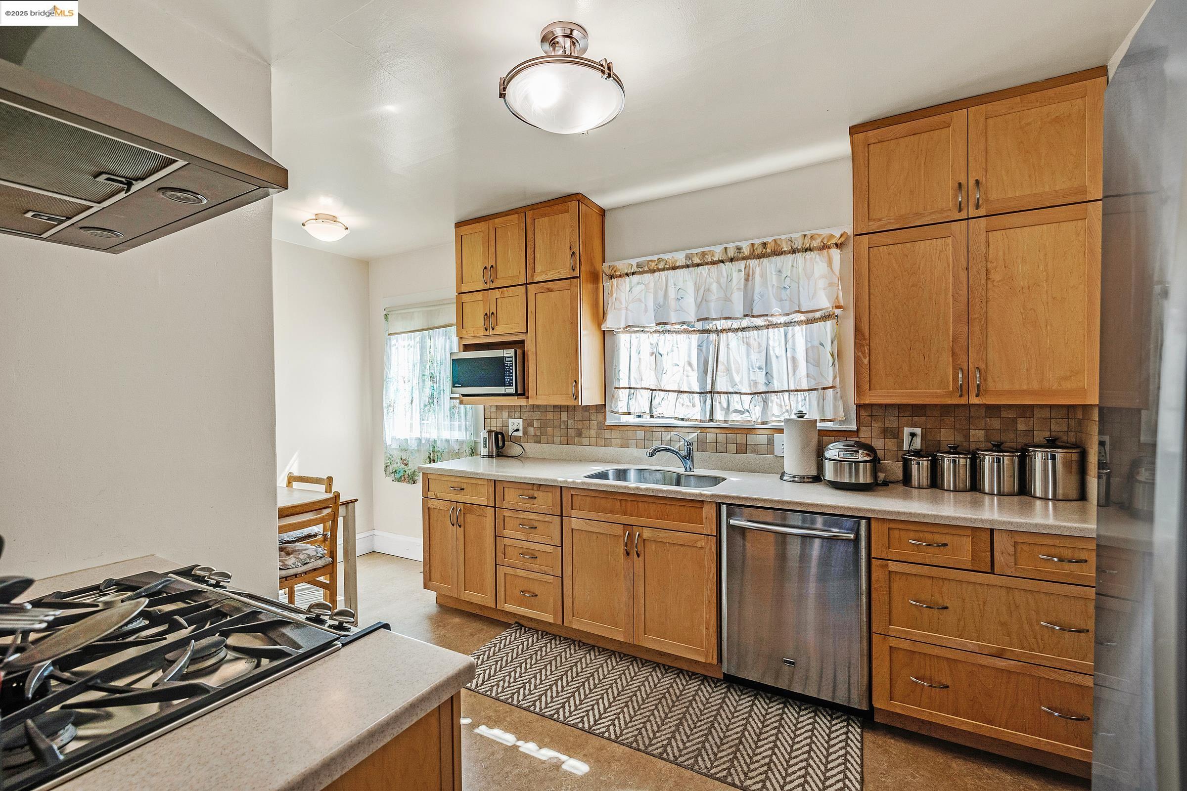 Detail Gallery Image 42 of 50 For 1502 Marin Ave, Albany,  CA 94706 - 2 Beds | 1 Baths