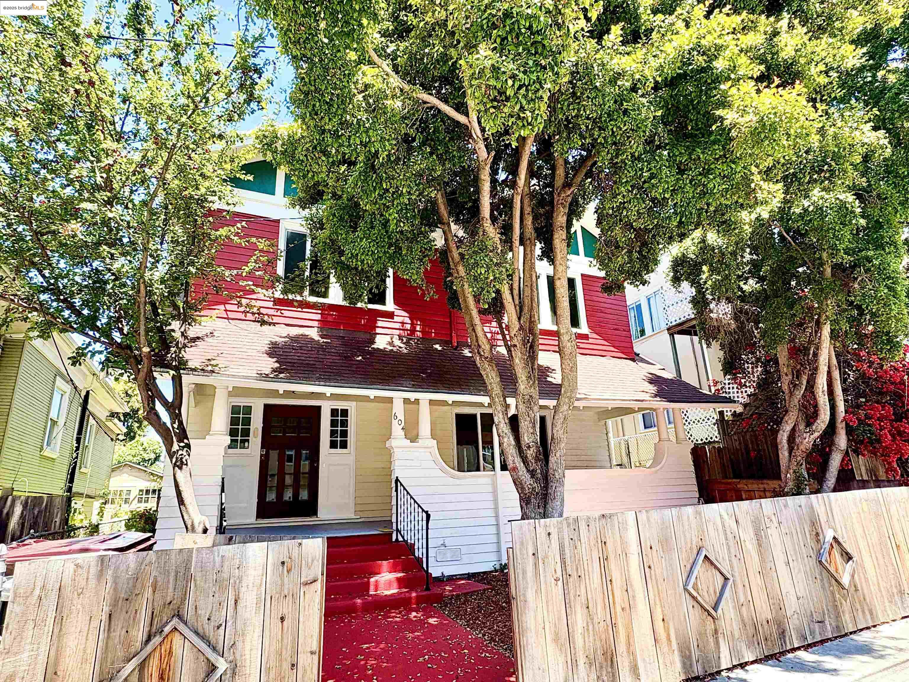 Detail Gallery Image 1 of 18 For 604 56th Street, Oakland,  CA 94609 - 4 Beds | 1/1 Baths
