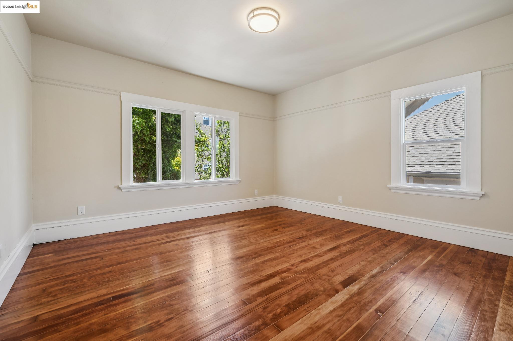 Detail Gallery Image 12 of 18 For 604 56th Street, Oakland,  CA 94609 - 4 Beds | 1/1 Baths