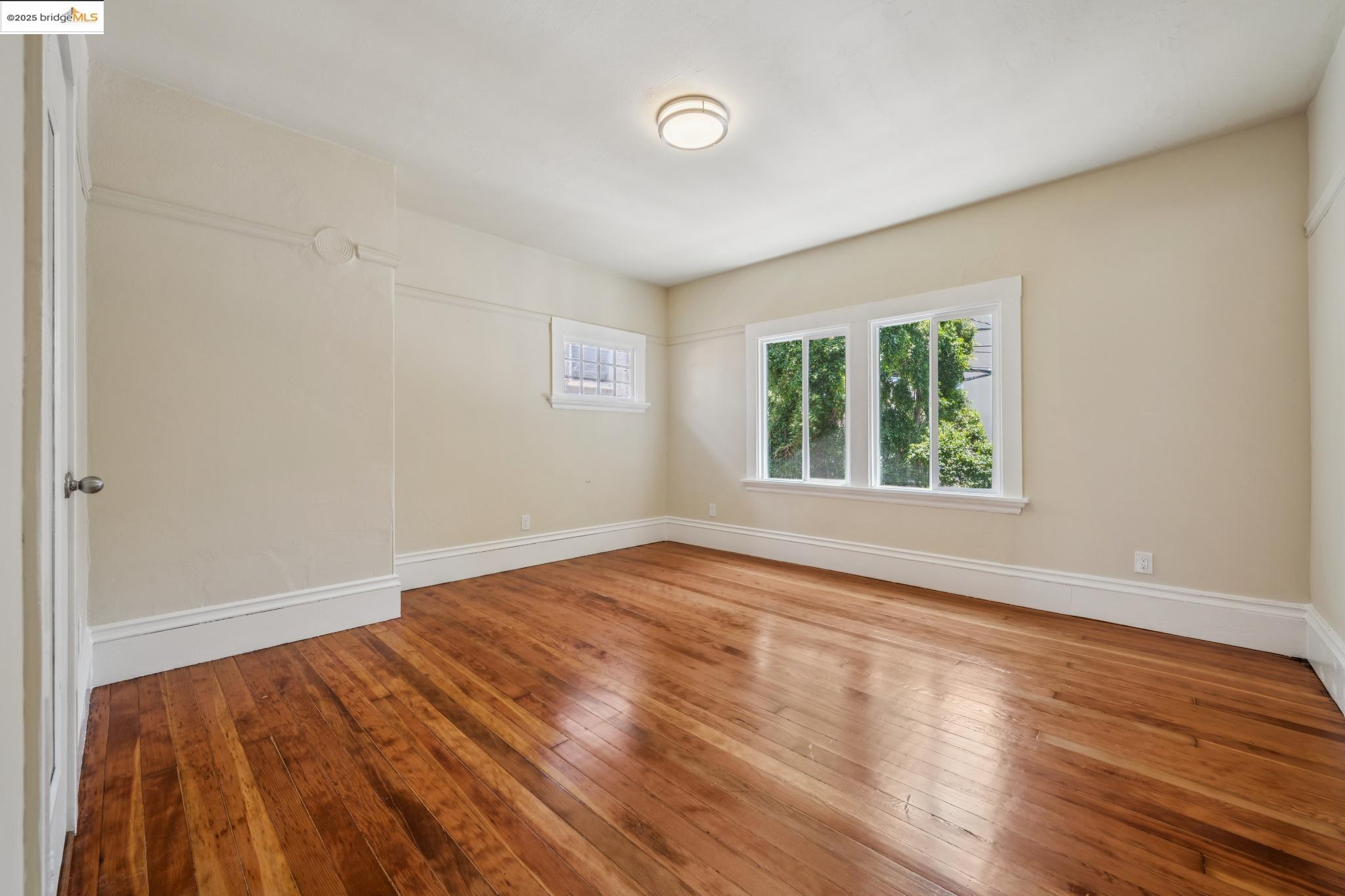 Detail Gallery Image 13 of 18 For 604 56th Street, Oakland,  CA 94609 - 4 Beds | 1/1 Baths