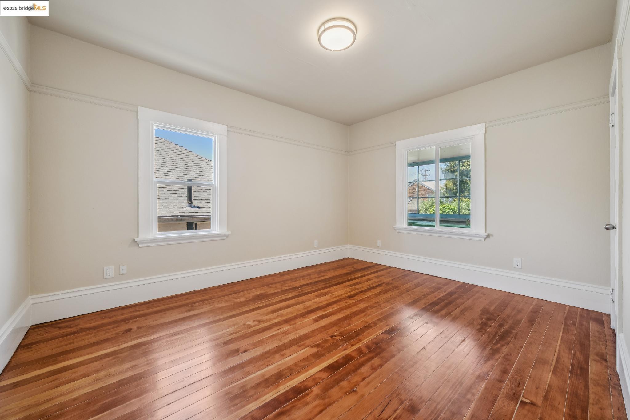 Detail Gallery Image 15 of 18 For 604 56th Street, Oakland,  CA 94609 - 4 Beds | 1/1 Baths