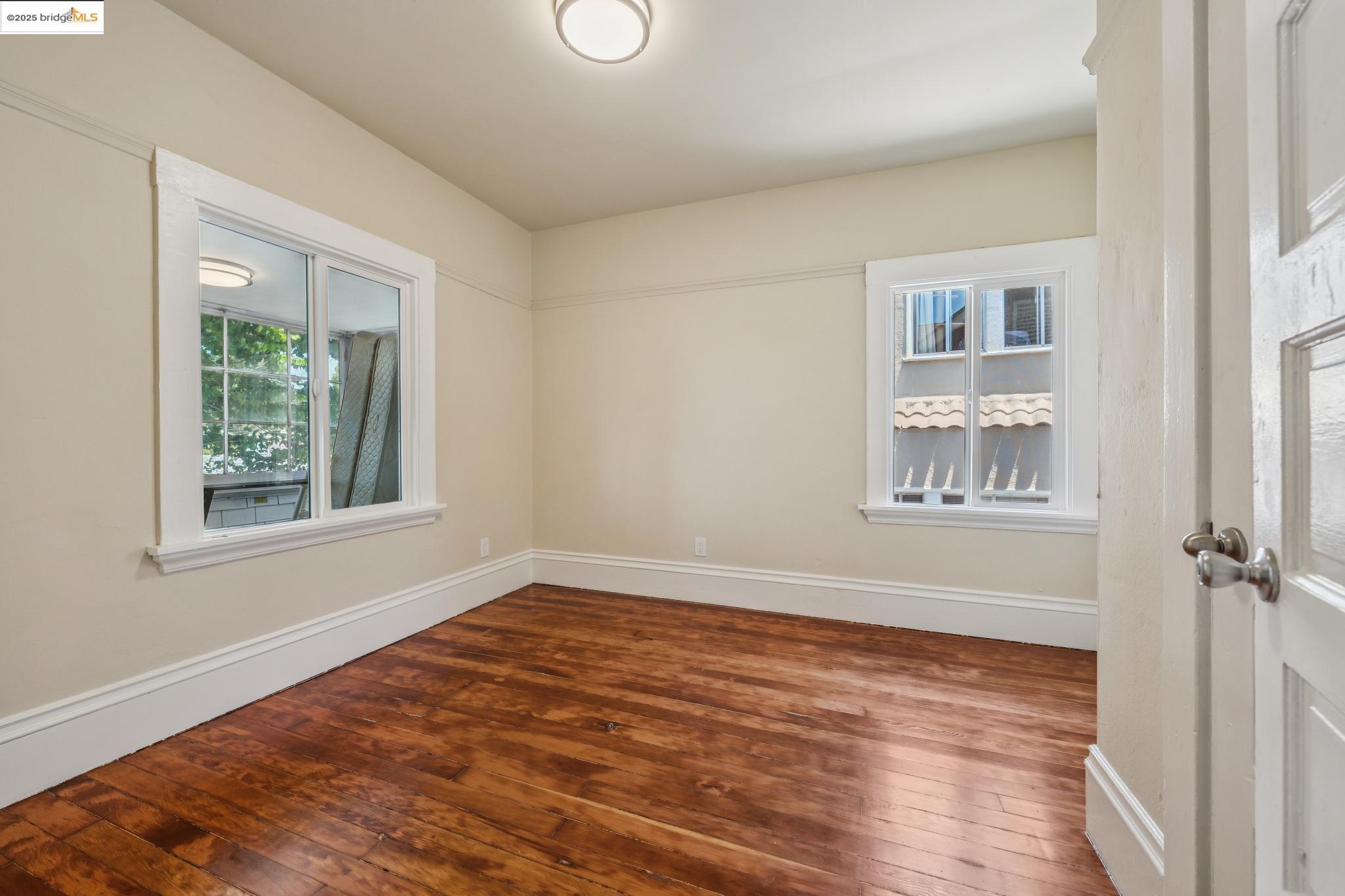 Detail Gallery Image 16 of 18 For 604 56th Street, Oakland,  CA 94609 - 4 Beds | 1/1 Baths