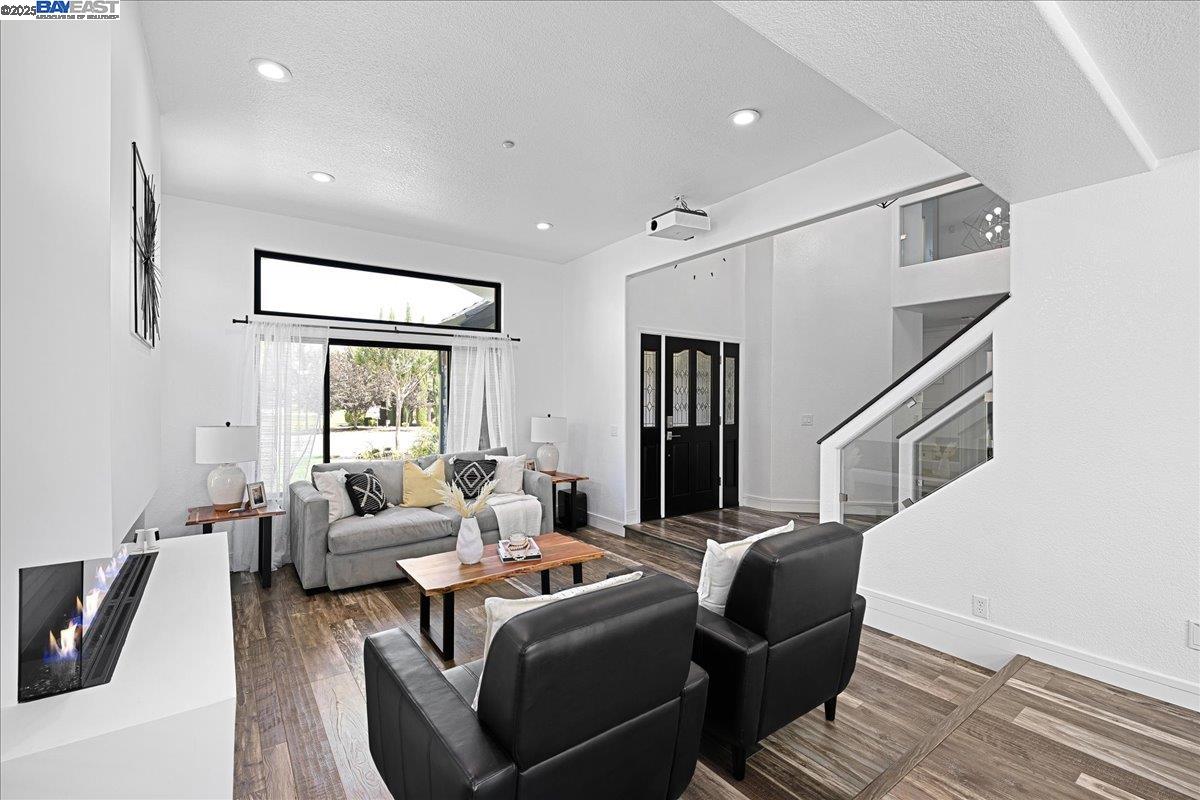 Detail Gallery Image 5 of 60 For 1890 Conte Way, Morgan Hill,  CA 95037 - 4 Beds | 3 Baths