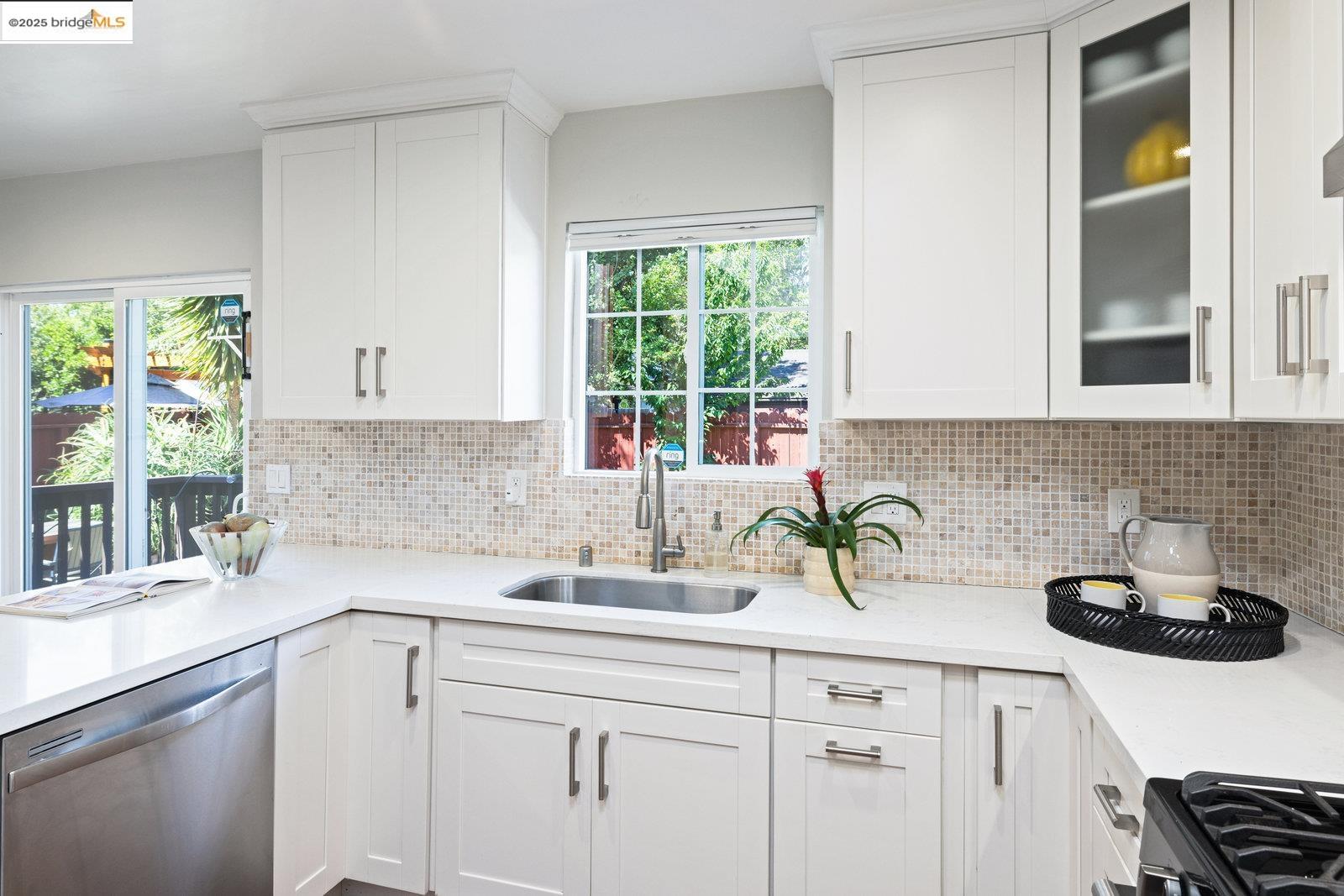 Detail Gallery Image 9 of 34 For 15728 Paseo Del Campo, San Lorenzo,  CA 94580 - 3 Beds | 2 Baths