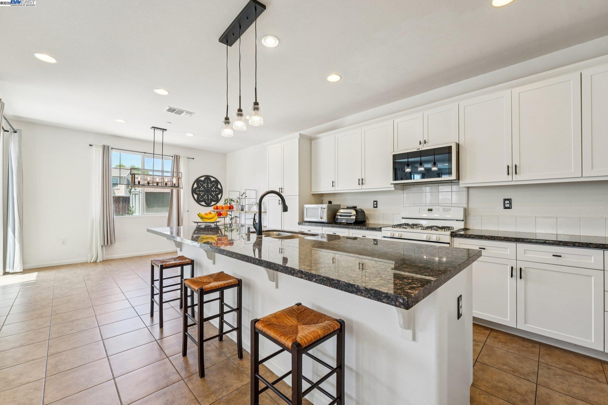 Detail Gallery Image 11 of 45 For 4778 Hawkins St, Antioch,  CA 94531 - 4 Beds | 3 Baths
