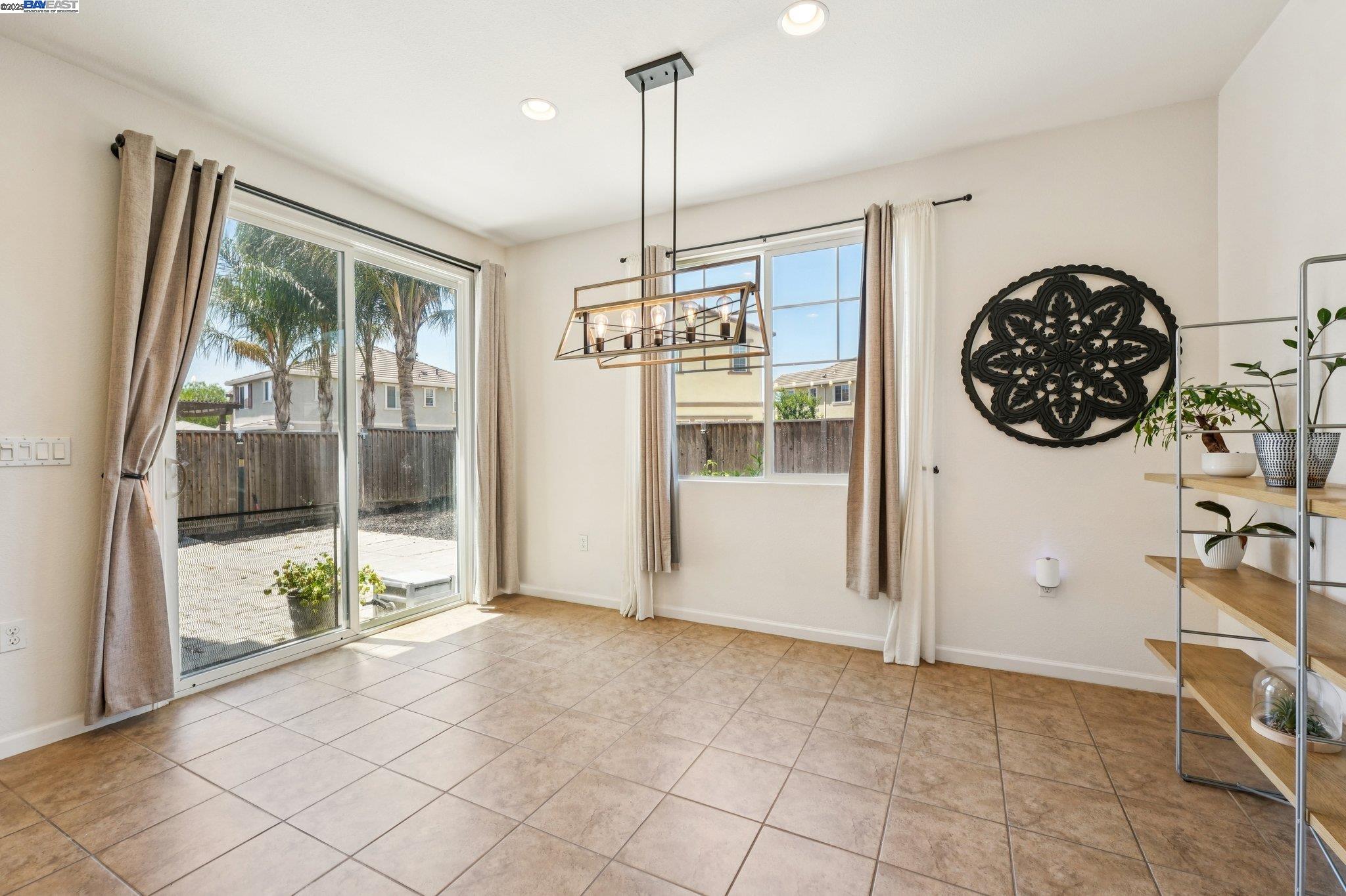 Detail Gallery Image 14 of 45 For 4778 Hawkins St, Antioch,  CA 94531 - 4 Beds | 3 Baths