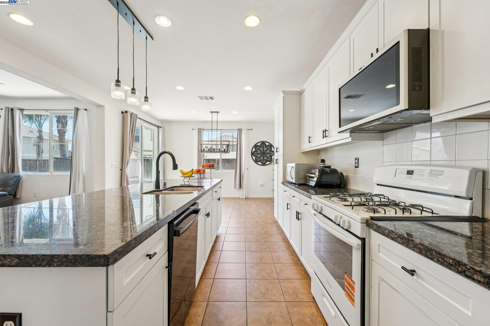 Detail Gallery Image 10 of 45 For 4778 Hawkins St, Antioch,  CA 94531 - 4 Beds | 3 Baths