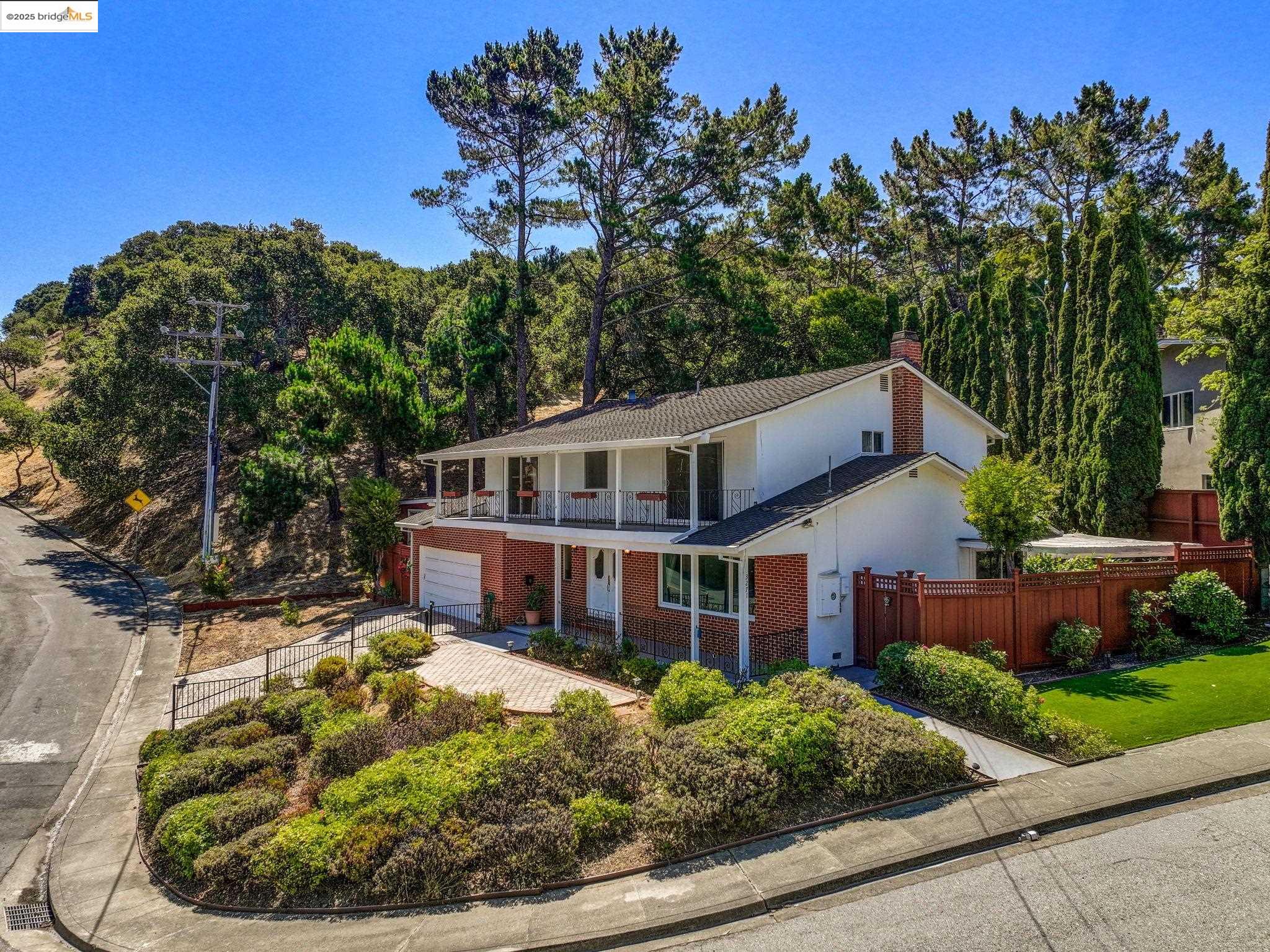 Detail Gallery Image 1 of 40 For 3271 Brittan Ave, San Carlos,  CA 94070 - 4 Beds | 2/1 Baths