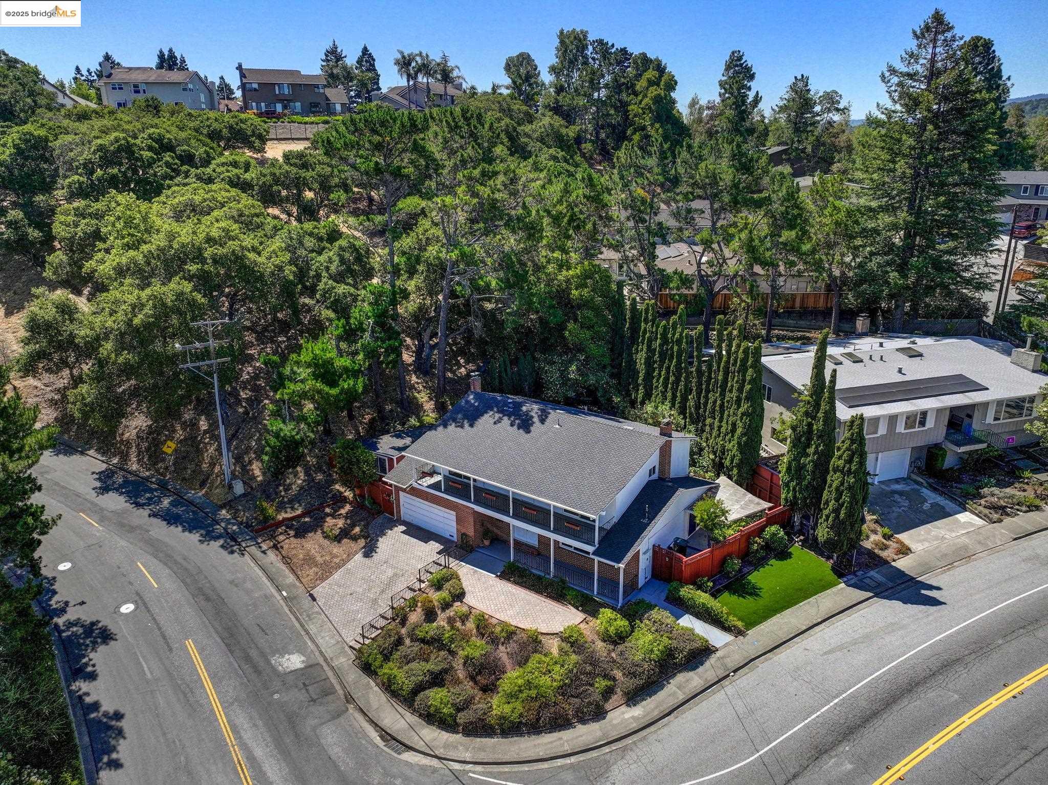 Detail Gallery Image 2 of 40 For 3271 Brittan Ave, San Carlos,  CA 94070 - 4 Beds | 2/1 Baths