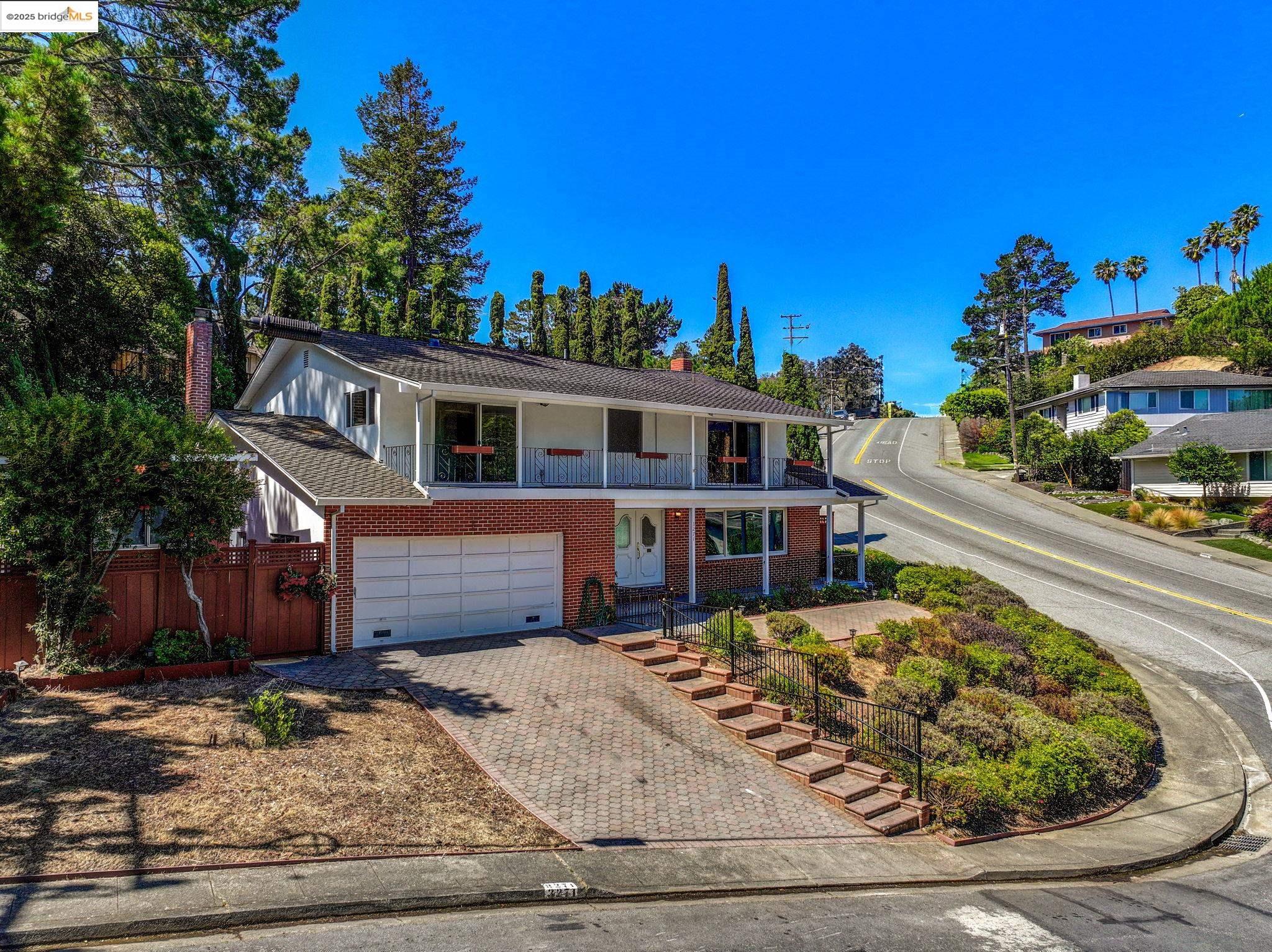 Detail Gallery Image 17 of 40 For 3271 Brittan Ave, San Carlos,  CA 94070 - 4 Beds | 2/1 Baths