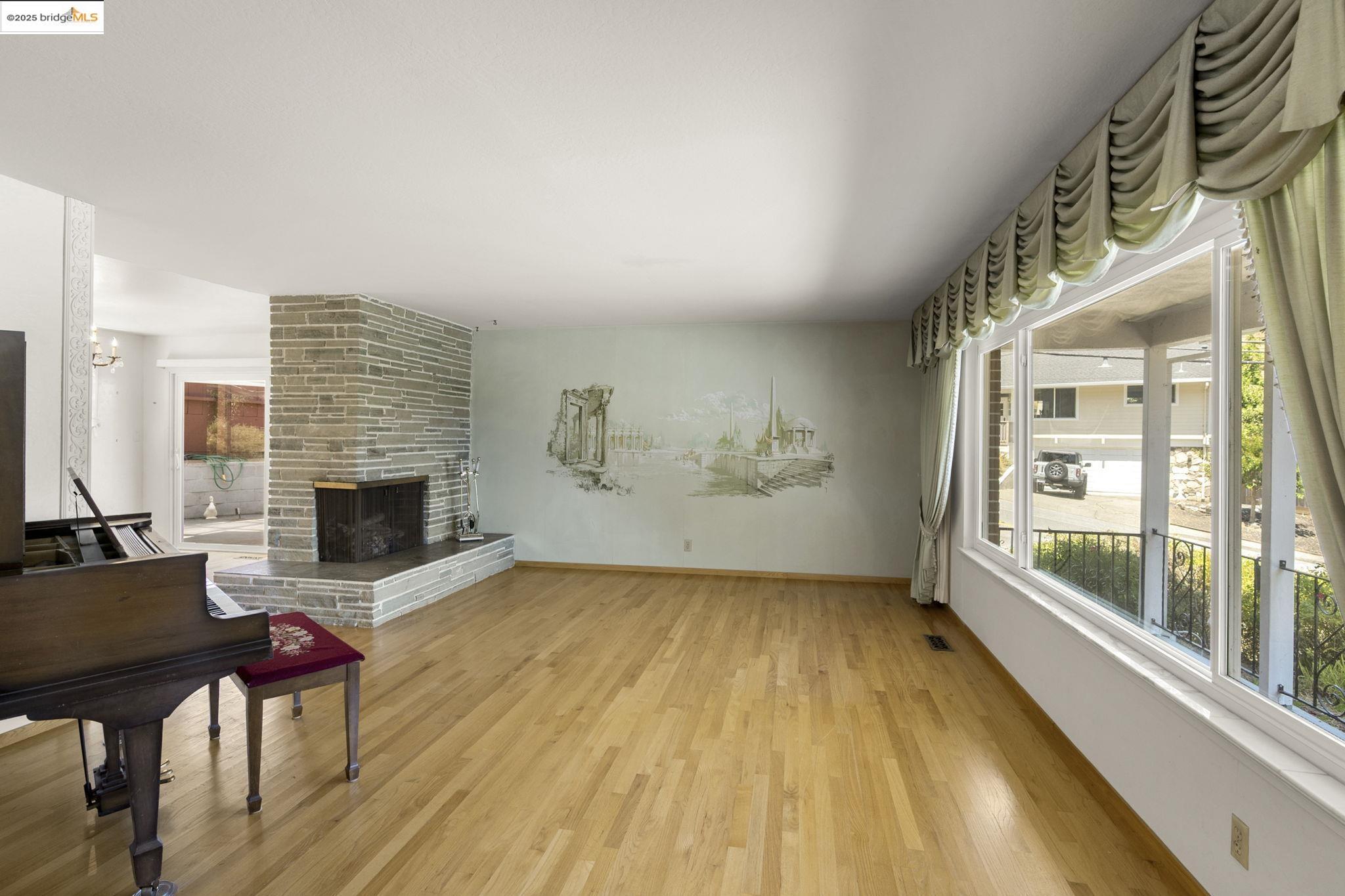Detail Gallery Image 22 of 40 For 3271 Brittan Ave, San Carlos,  CA 94070 - 4 Beds | 2/1 Baths