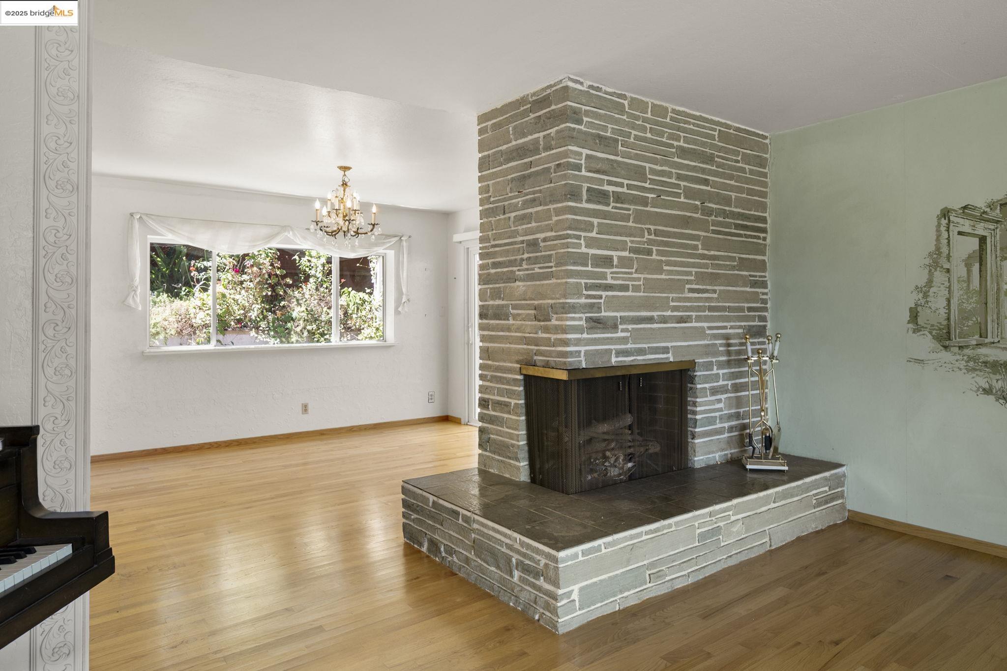 Detail Gallery Image 23 of 40 For 3271 Brittan Ave, San Carlos,  CA 94070 - 4 Beds | 2/1 Baths
