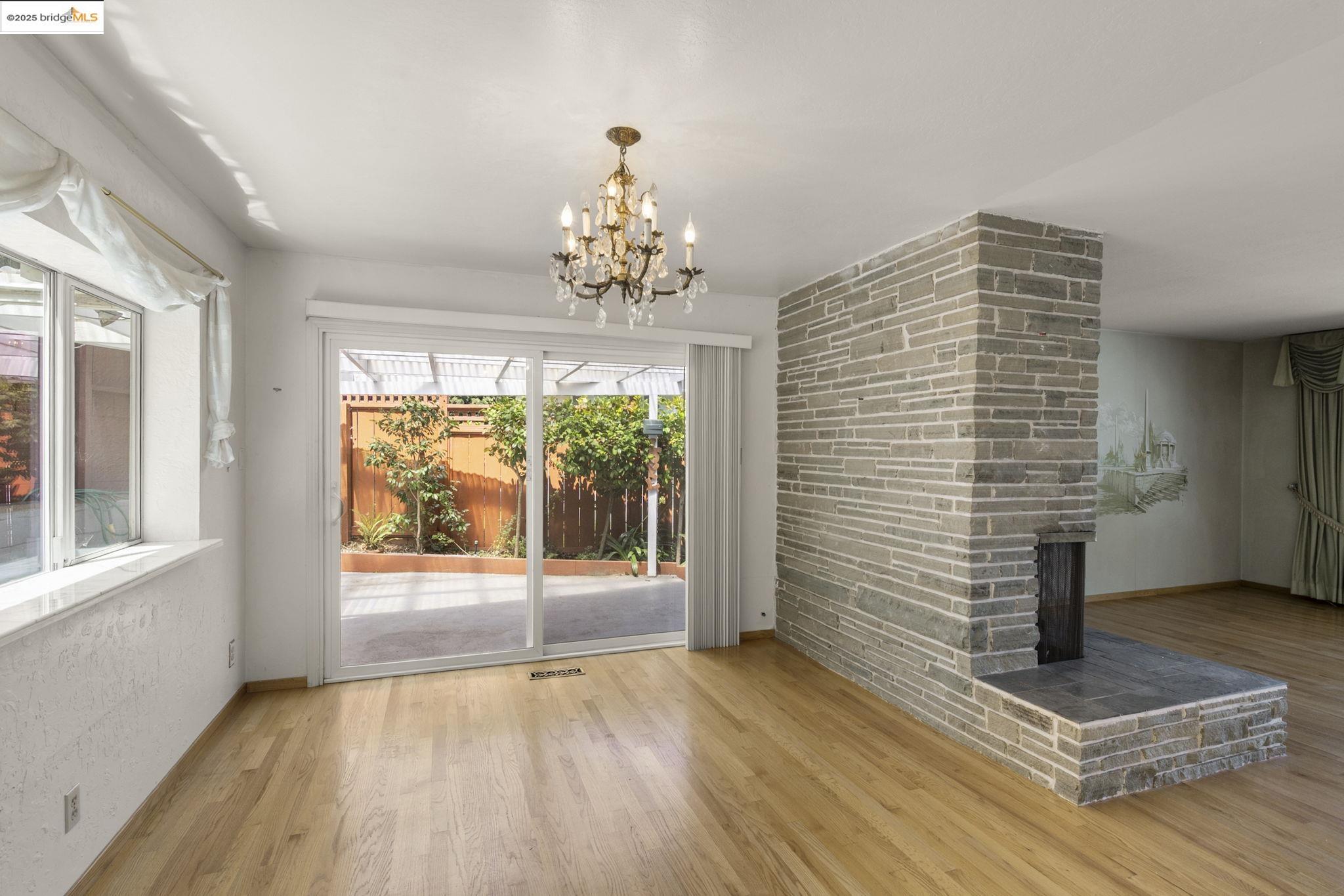 Detail Gallery Image 24 of 40 For 3271 Brittan Ave, San Carlos,  CA 94070 - 4 Beds | 2/1 Baths