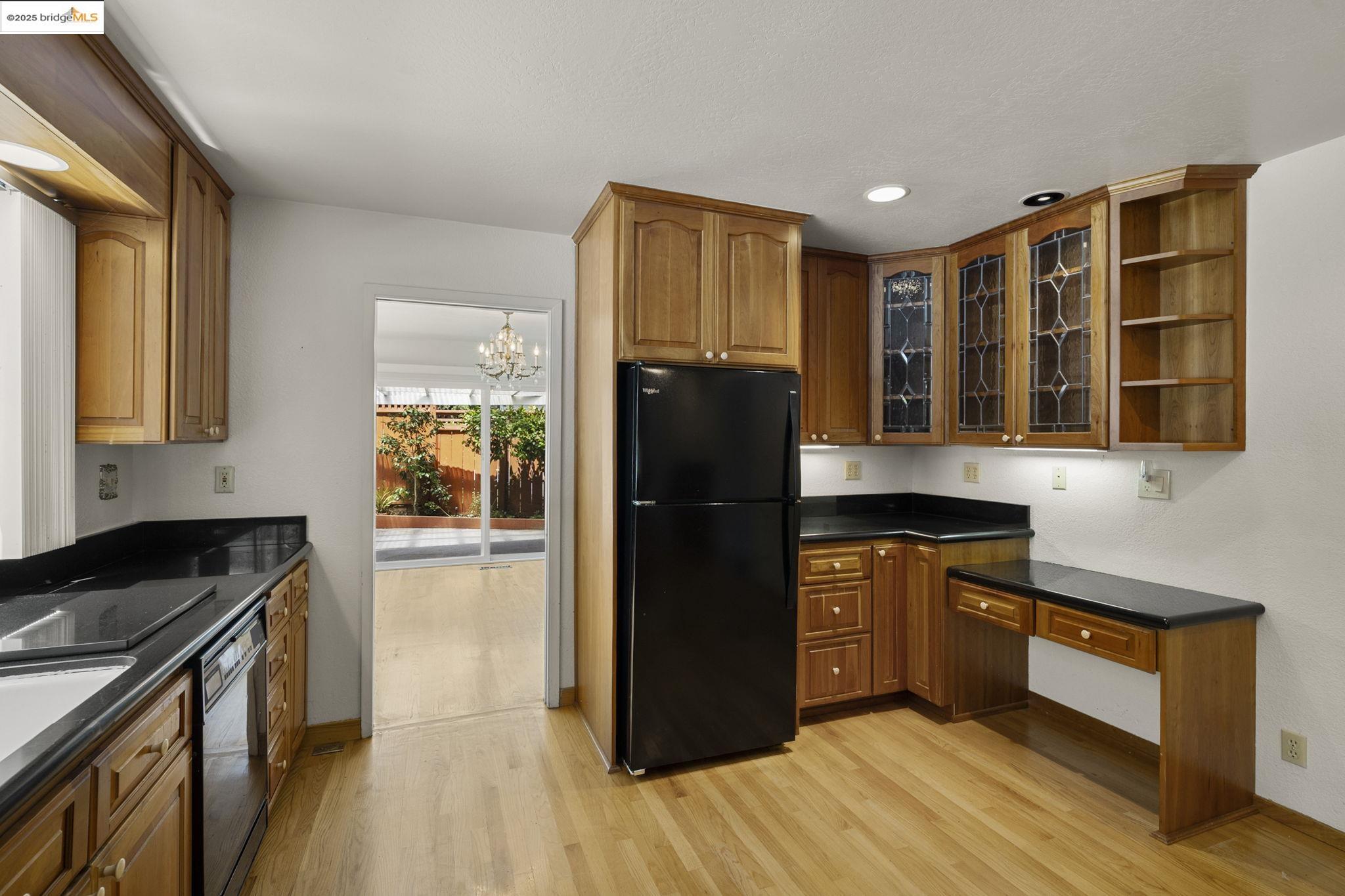 Detail Gallery Image 27 of 40 For 3271 Brittan Ave, San Carlos,  CA 94070 - 4 Beds | 2/1 Baths