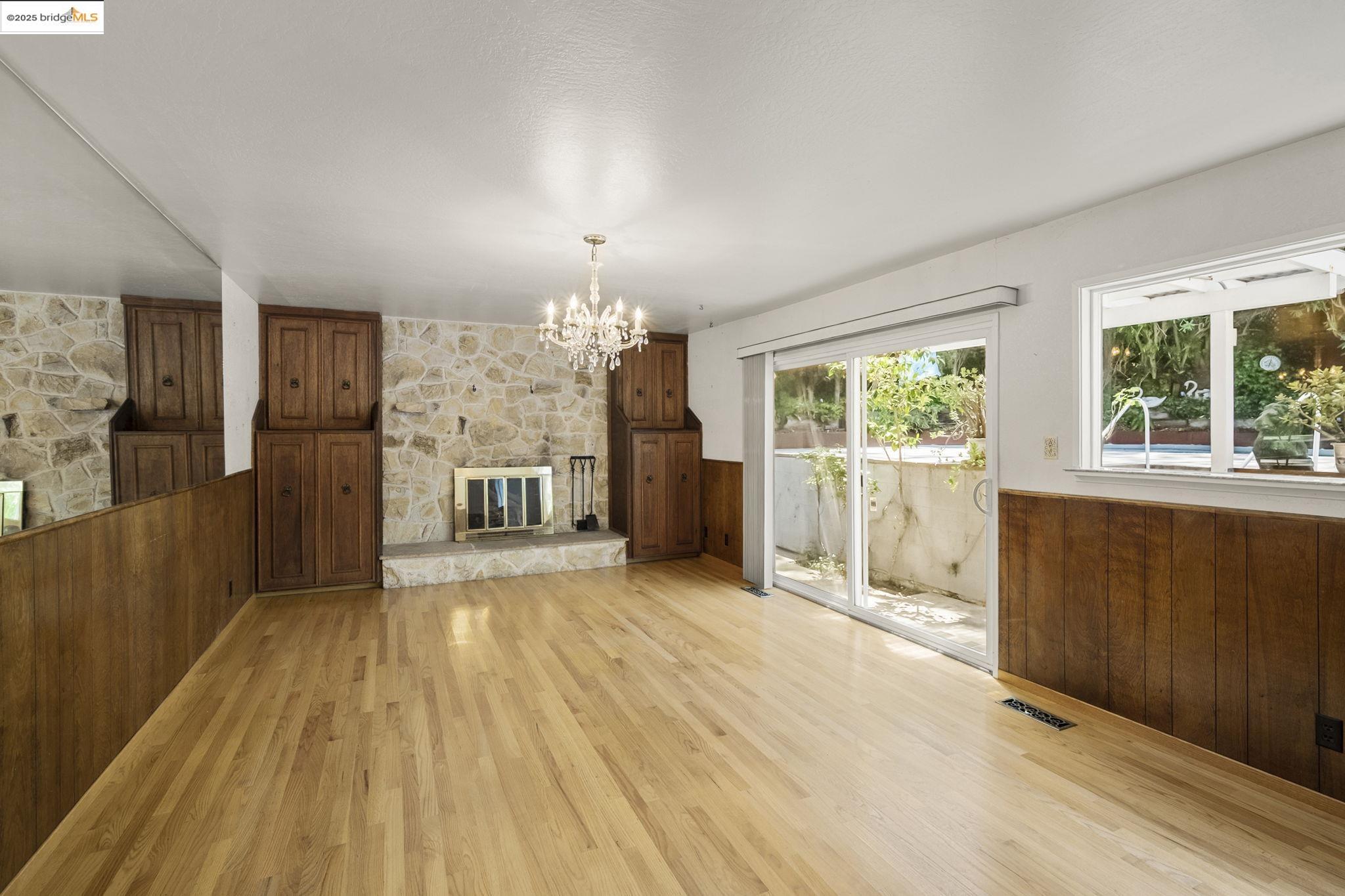 Detail Gallery Image 28 of 40 For 3271 Brittan Ave, San Carlos,  CA 94070 - 4 Beds | 2/1 Baths
