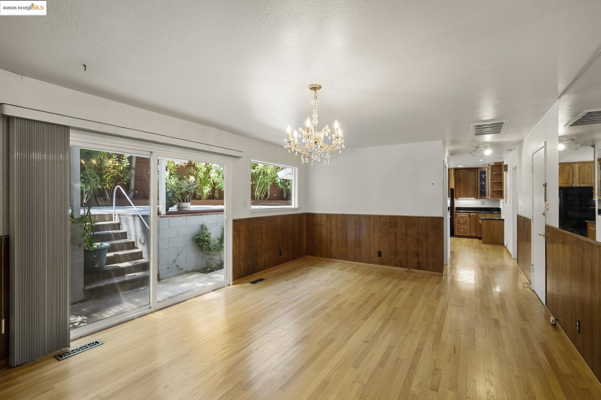 Detail Gallery Image 29 of 40 For 3271 Brittan Ave, San Carlos,  CA 94070 - 4 Beds | 2/1 Baths