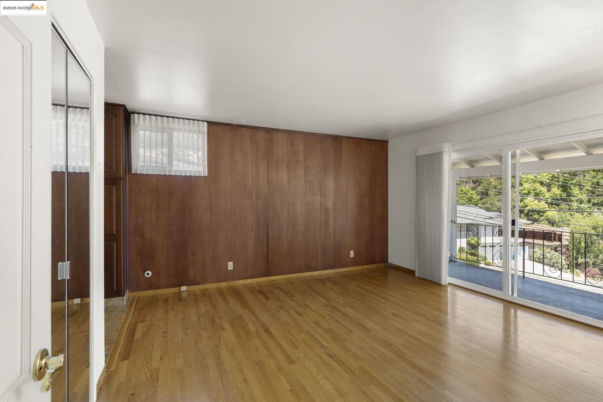 Detail Gallery Image 30 of 40 For 3271 Brittan Ave, San Carlos,  CA 94070 - 4 Beds | 2/1 Baths