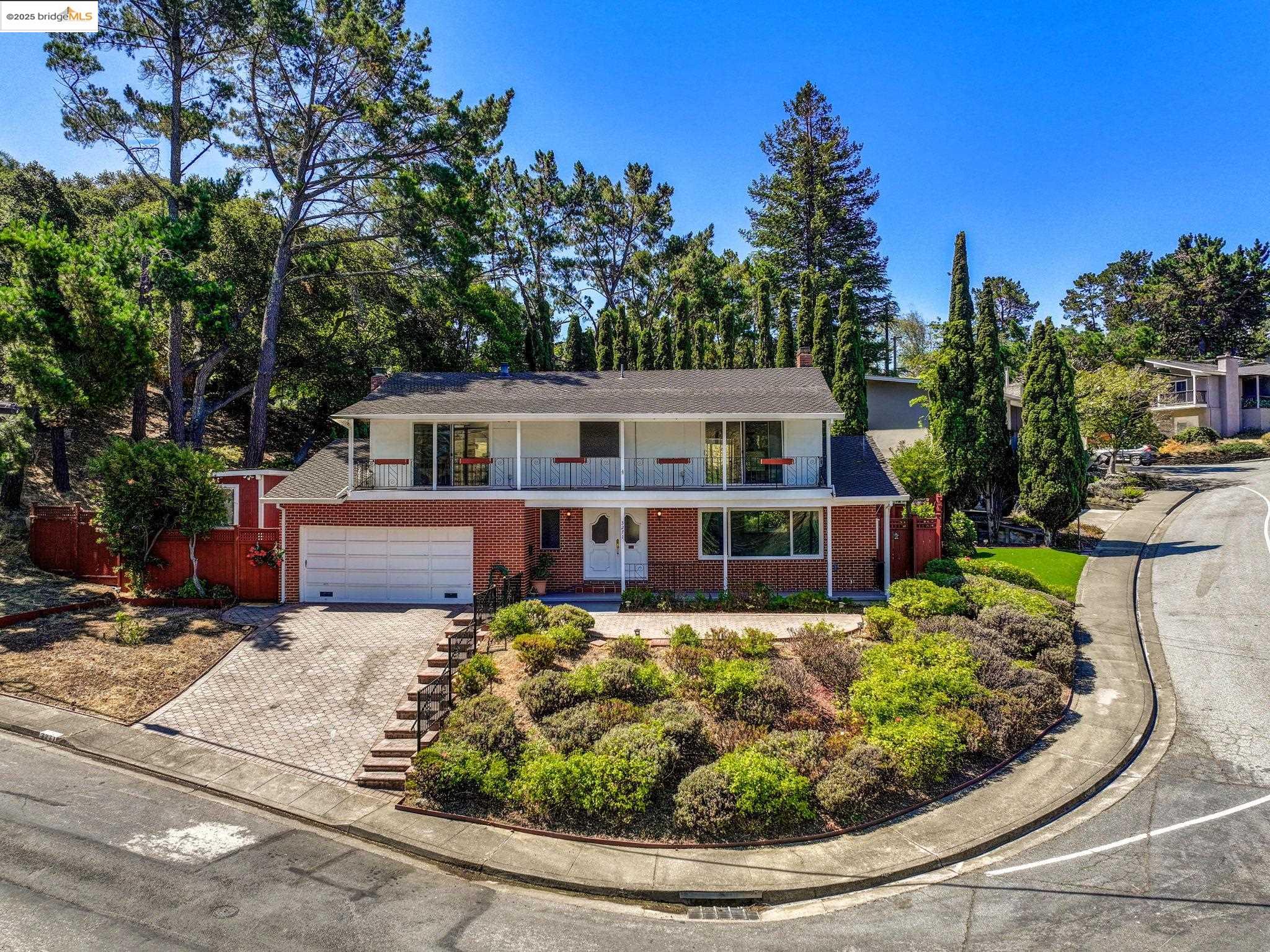 Detail Gallery Image 4 of 40 For 3271 Brittan Ave, San Carlos,  CA 94070 - 4 Beds | 2/1 Baths