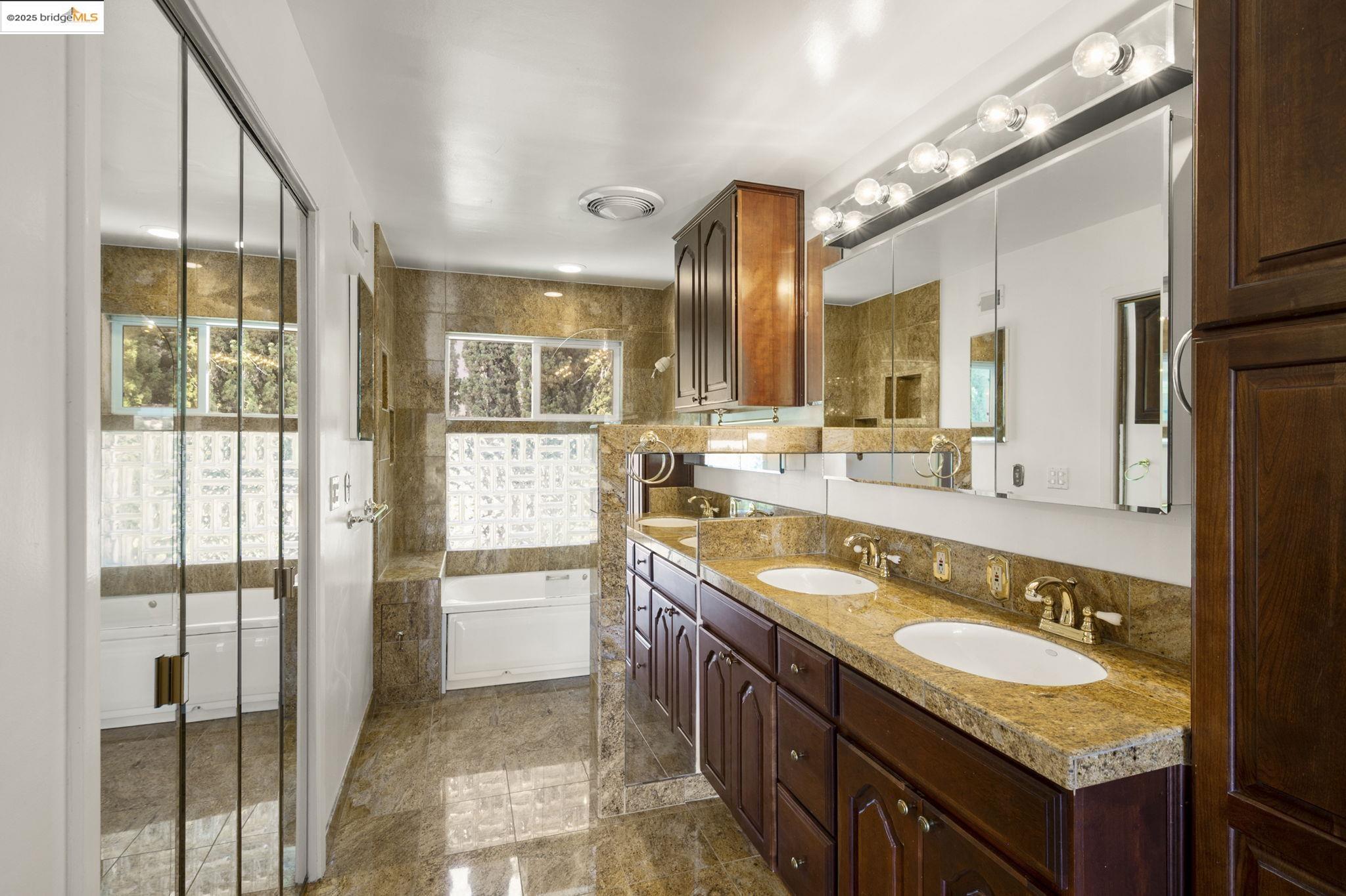 Detail Gallery Image 31 of 40 For 3271 Brittan Ave, San Carlos,  CA 94070 - 4 Beds | 2/1 Baths