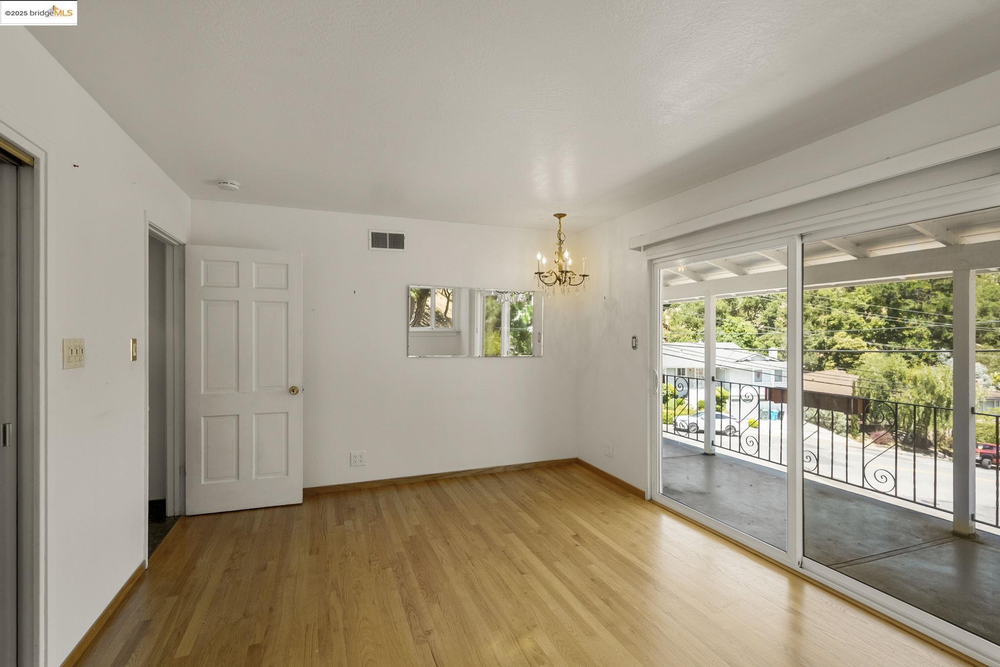 Detail Gallery Image 35 of 40 For 3271 Brittan Ave, San Carlos,  CA 94070 - 4 Beds | 2/1 Baths