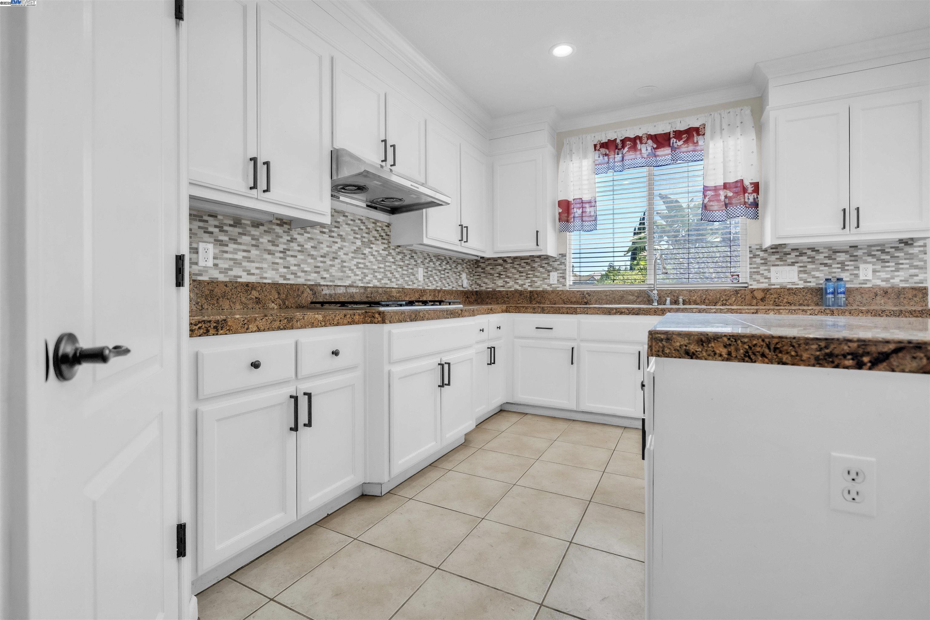 Detail Gallery Image 37 of 52 For 2096 Goldpine Way, Antioch,  CA 94509 - 5 Beds | 3 Baths