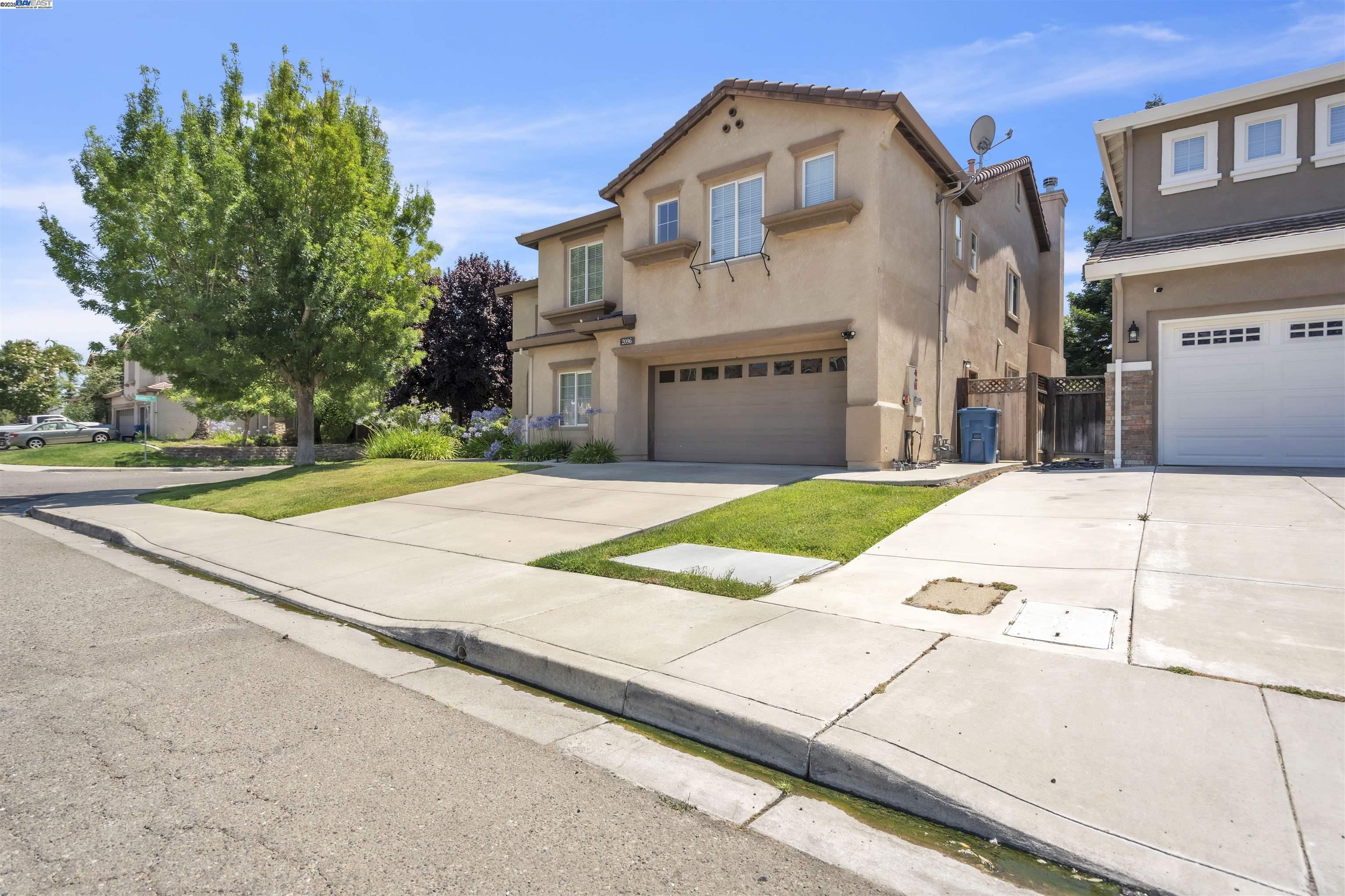 Detail Gallery Image 8 of 52 For 2096 Goldpine Way, Antioch,  CA 94509 - 5 Beds | 3 Baths